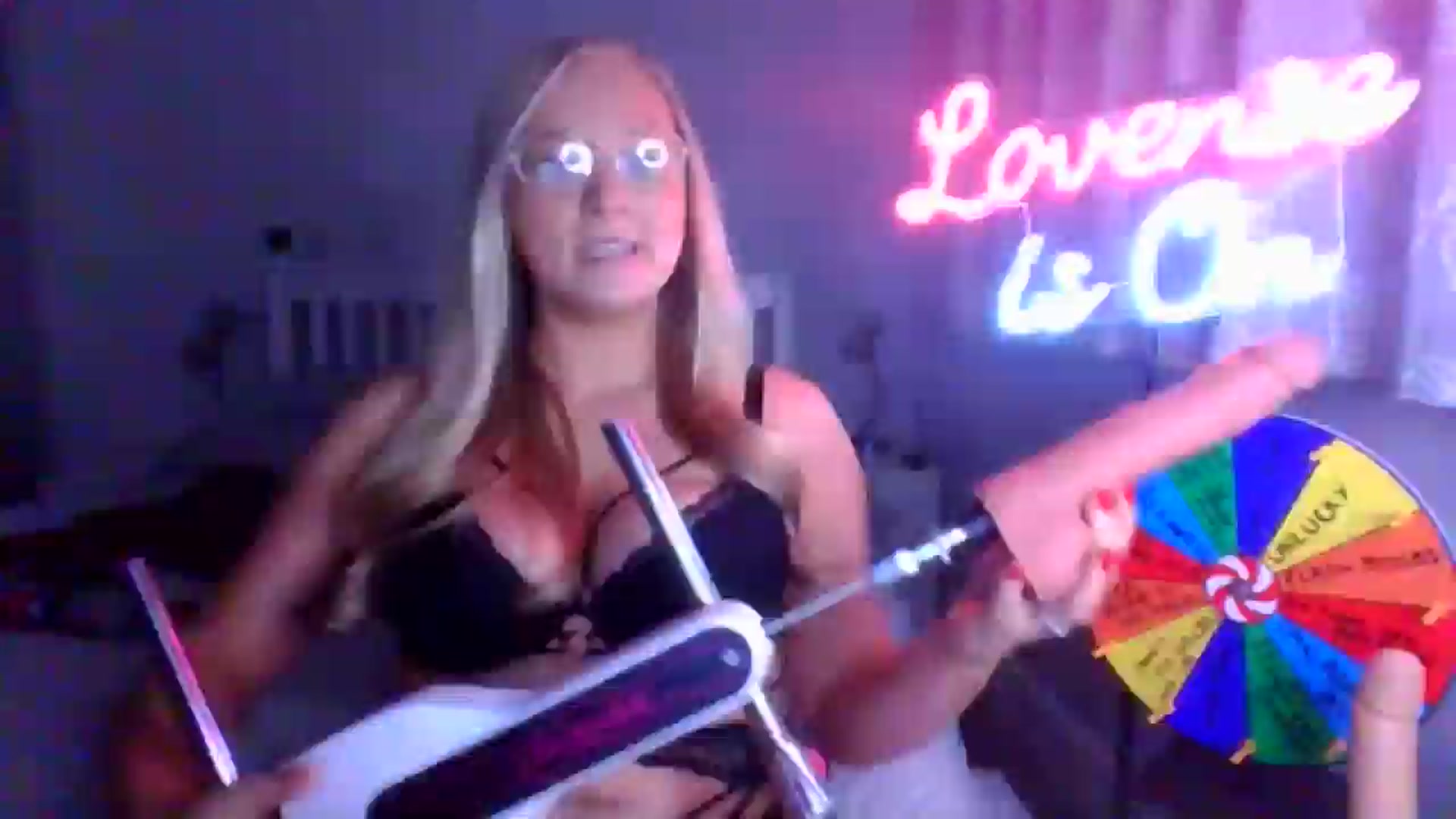 Gallery image thumbnail from AlexisBrookeX's myfreecams stream on, 12/18/2024, 17:33 image 3 of 20