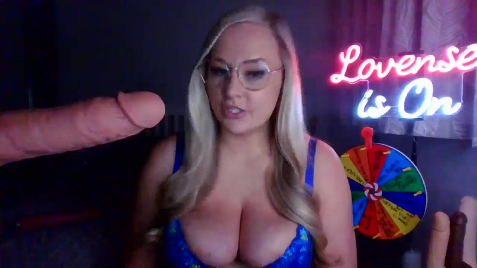 Gallery image thumbnail from AlexisBrookeX's myfreecams stream on, 12/19/2024, 18:28 image 15 of 20