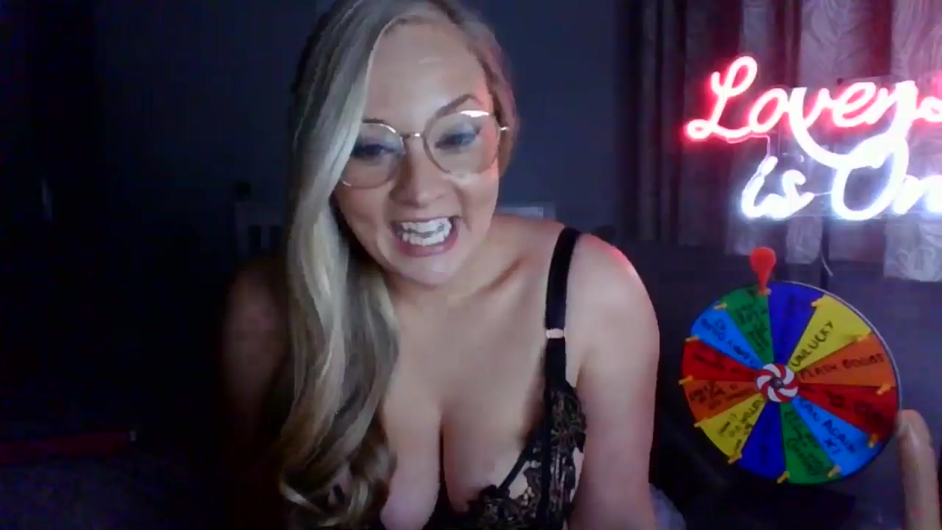 Gallery image thumbnail from AlexisBrookeX's myfreecams stream on, 12/24/2024, 24:23 image 8 of 20