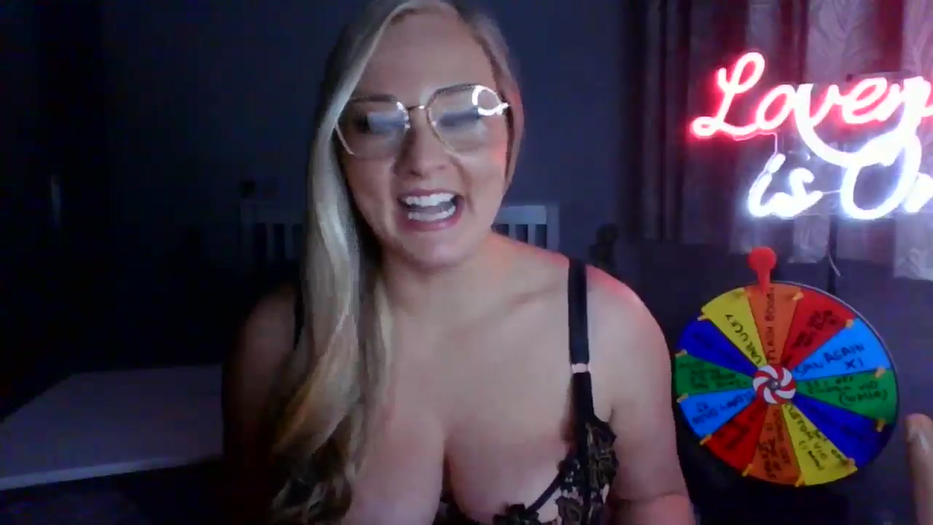 Gallery image thumbnail from AlexisBrookeX's myfreecams stream on, 12/24/2024, 24:23 image 20 of 20