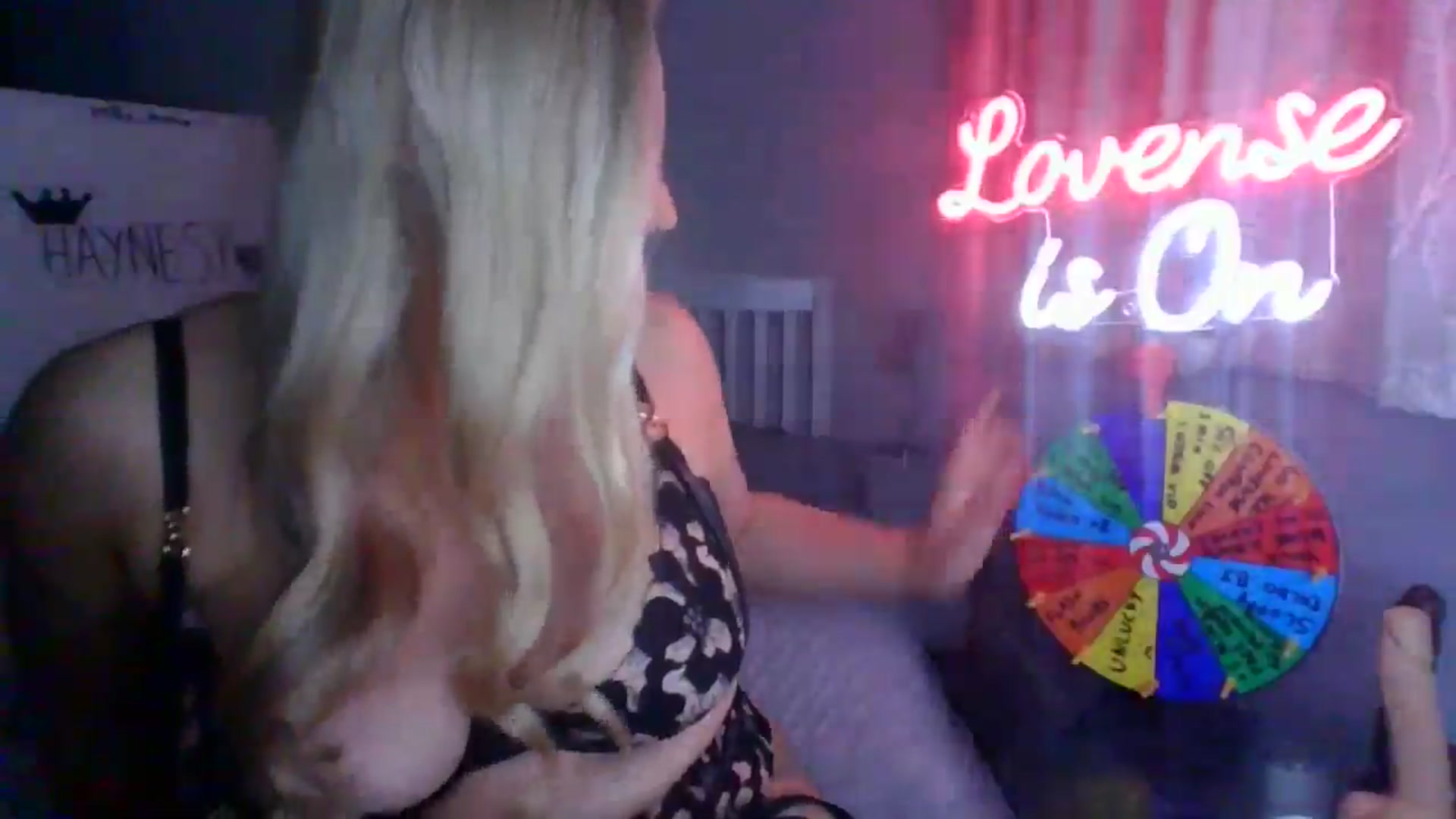 Gallery image thumbnail from AlexisBrookeX's myfreecams stream on, 12/27/2024, 19:13 image 18 of 20