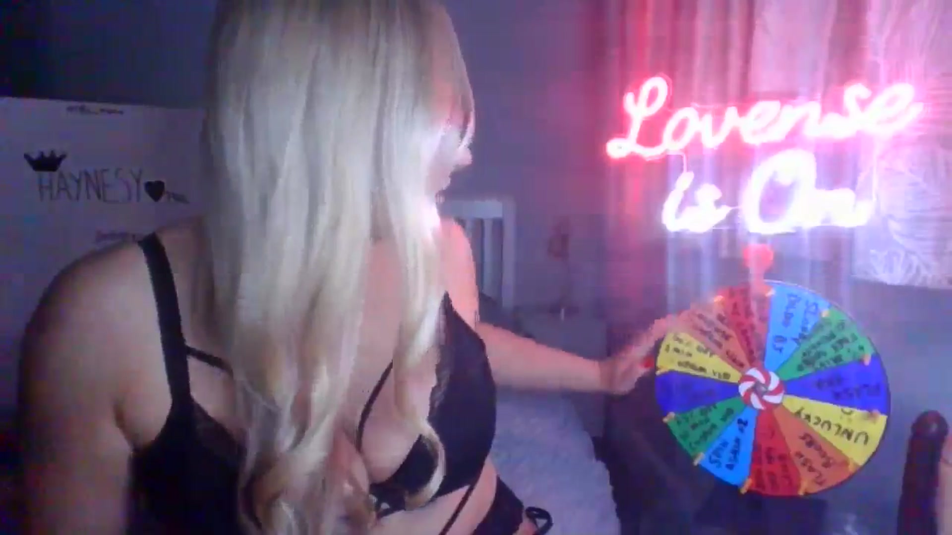 Gallery image thumbnail from AlexisBrookeX's myfreecams stream on, 12/28/2024, 21:31 image 6 of 20