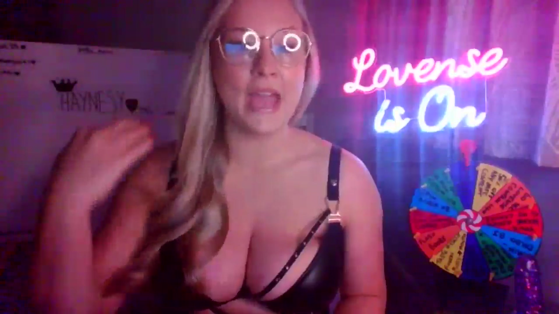 Gallery image thumbnail from AlexisBrookeX's myfreecams stream on, 01/02/2025, 17:24 image 6 of 20