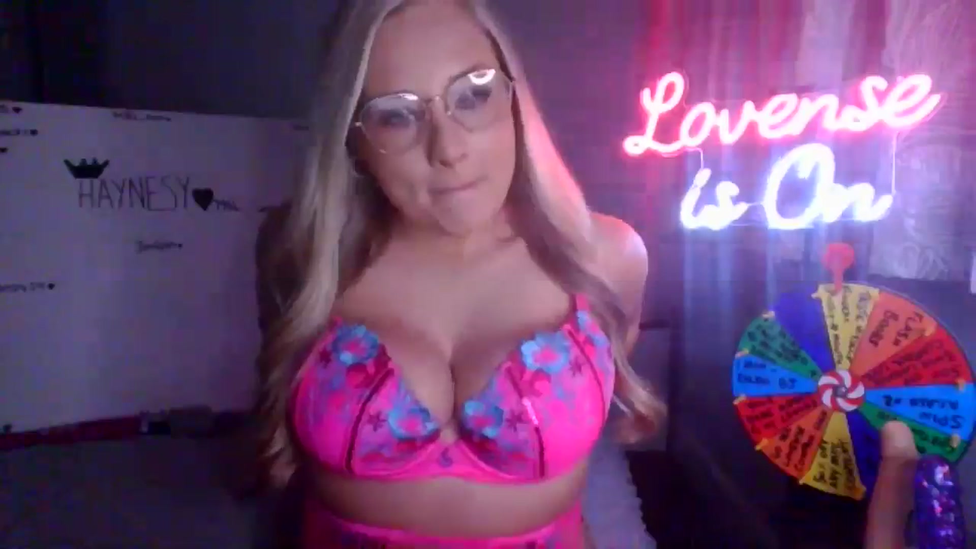 Gallery image thumbnail from AlexisBrookeX's myfreecams stream on, 01/03/2025, 19:00 image 7 of 20