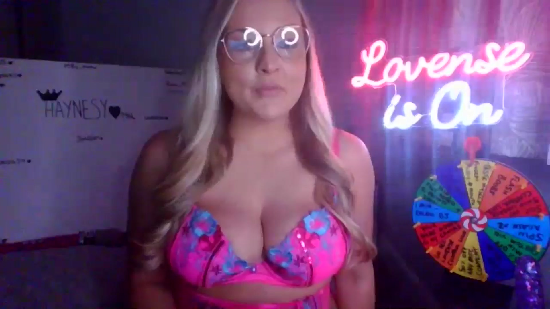 Gallery image thumbnail from AlexisBrookeX's myfreecams stream on, 01/03/2025, 19:00 image 9 of 20