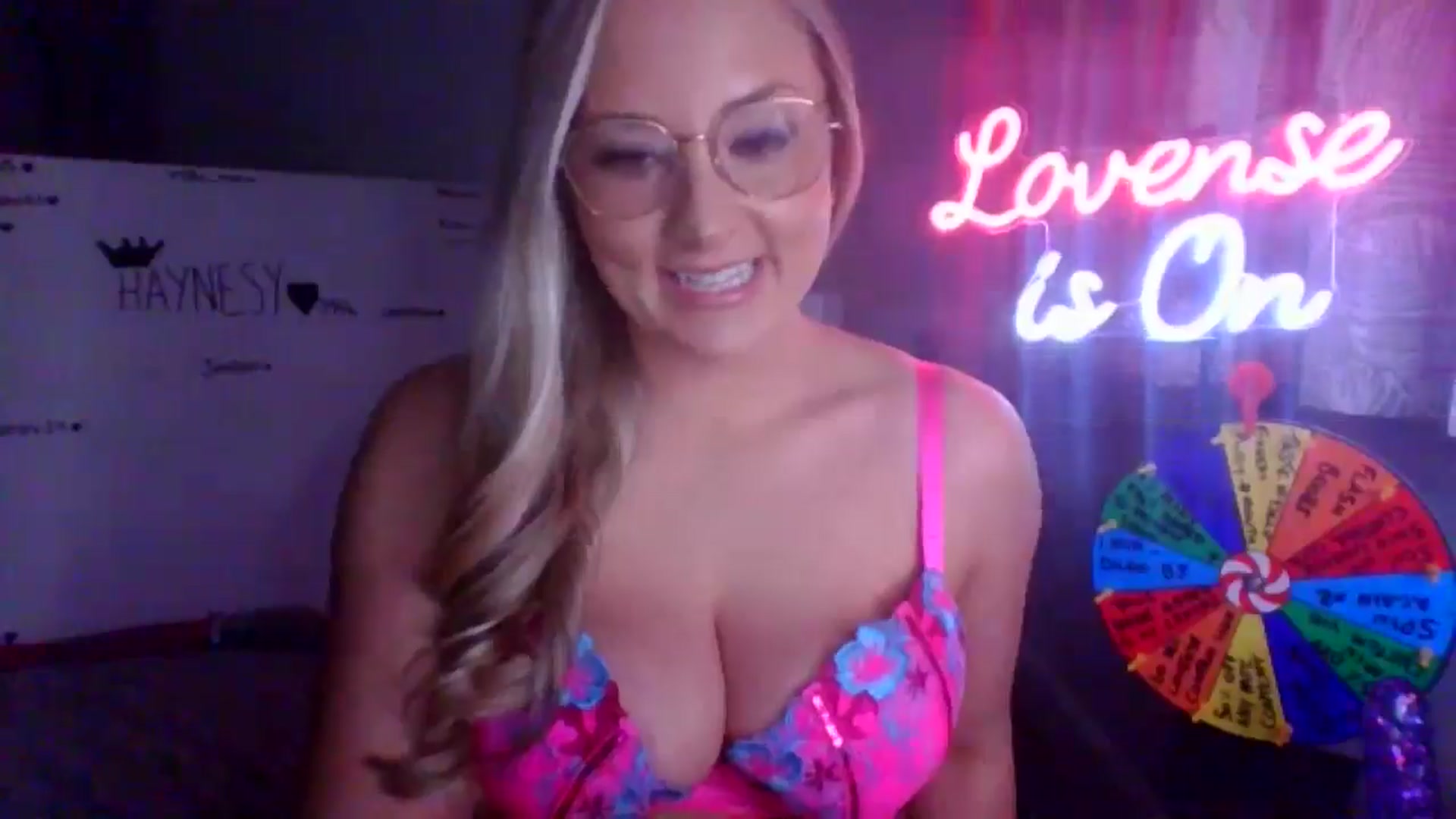 Gallery image thumbnail from AlexisBrookeX's myfreecams stream on, 01/03/2025, 19:00 image 18 of 20