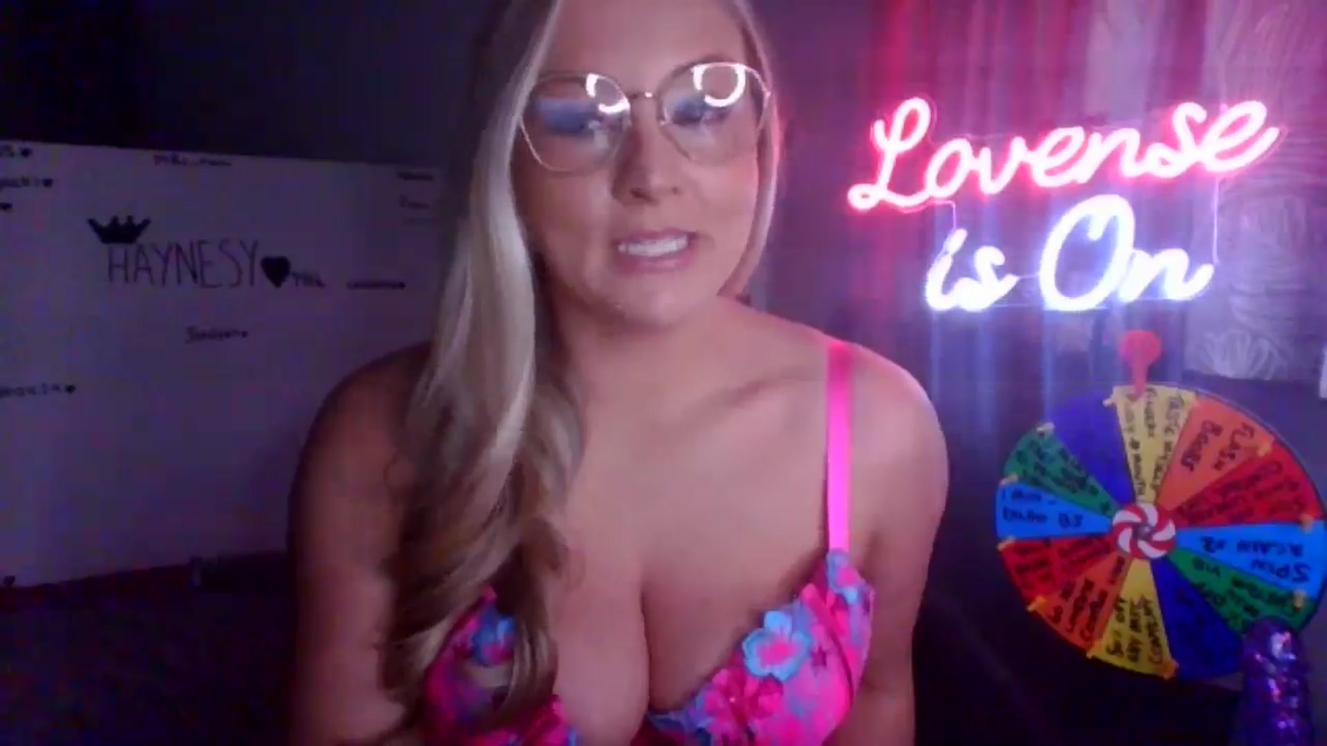 Gallery image thumbnail from AlexisBrookeX's myfreecams stream on, 01/03/2025, 19:00 image 15 of 20