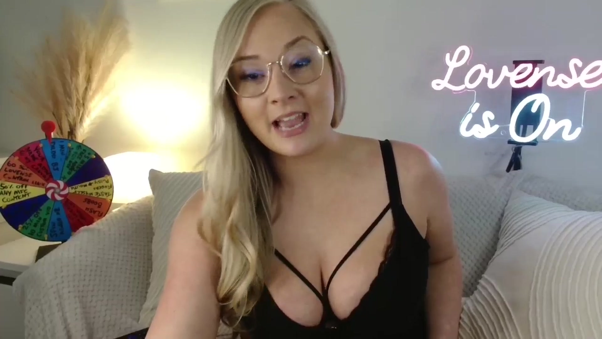 Gallery image thumbnail from AlexisBrookeX's myfreecams stream on, 02/25/2025, 12:45 image 19 of 20