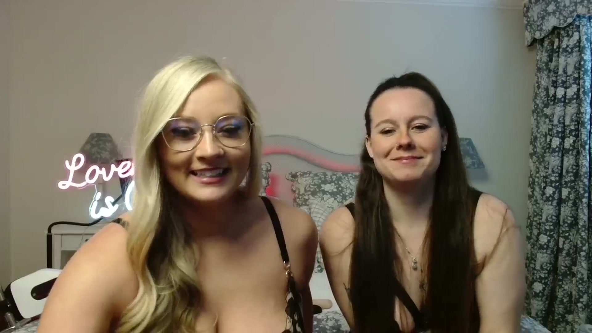 Gallery image thumbnail from AlexisBrookeX's myfreecams stream on, 03/07/2025, 15:22 image 6 of 20