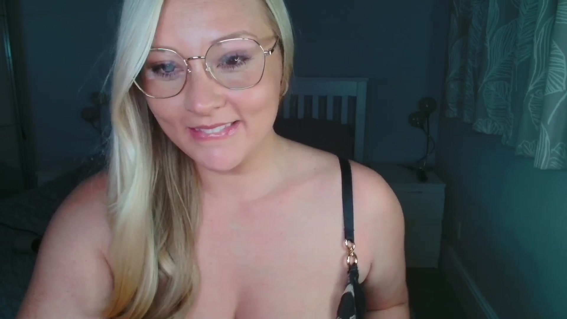 Gallery image thumbnail from AlexisBrookeX's myfreecams stream on, 05/01/2025, 22:29 image 2 of 20