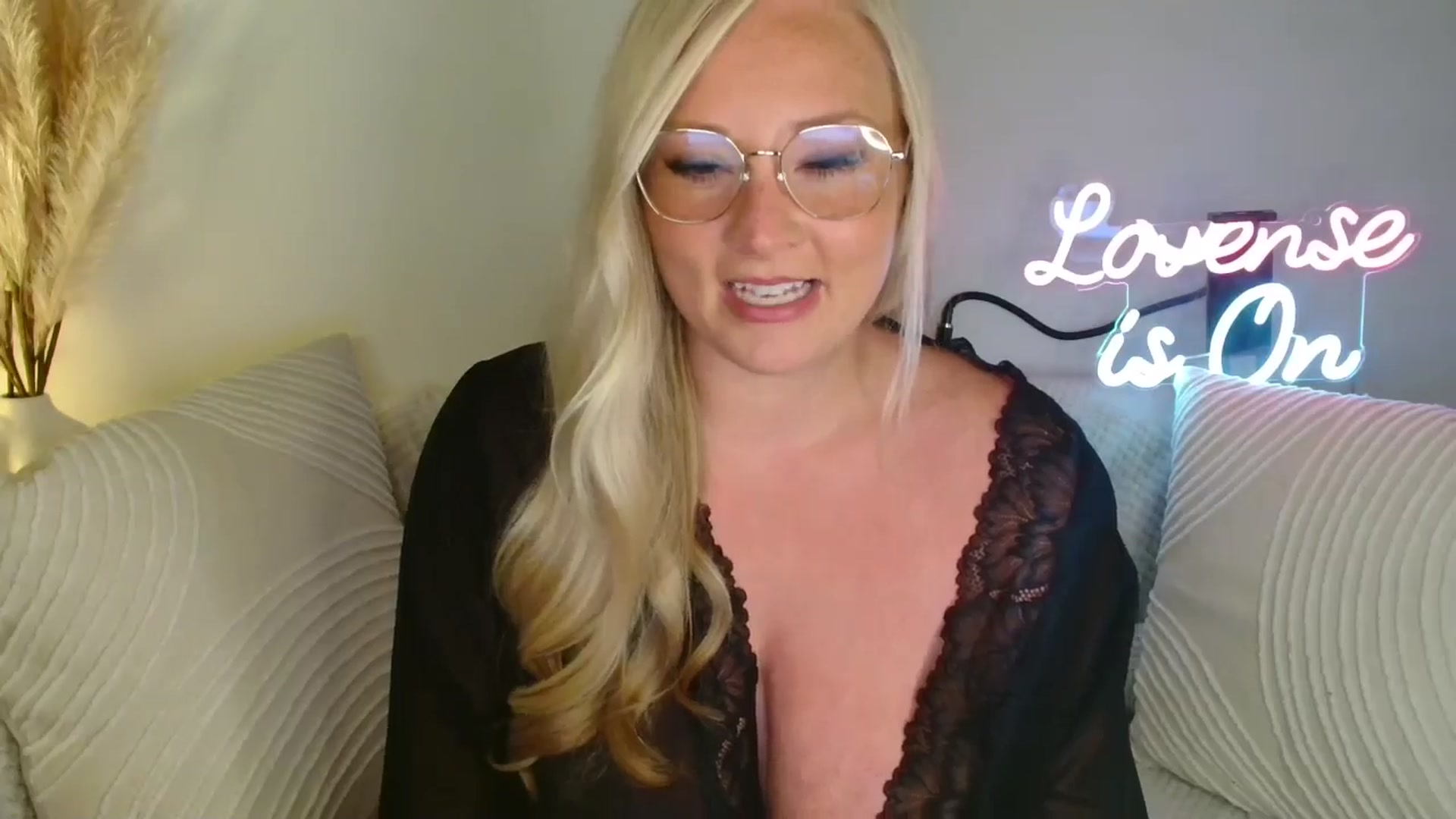 Gallery image thumbnail from AlexisBrookeX's myfreecams stream on, 06/01/2025, 23:08 image 9 of 20