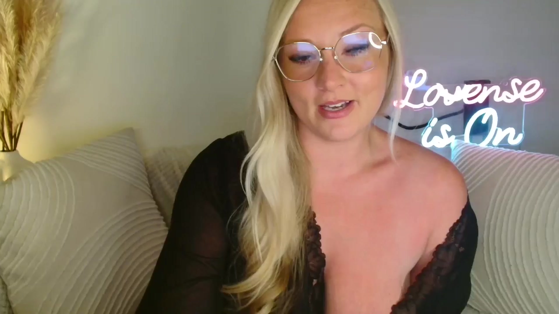 Gallery image thumbnail from AlexisBrookeX's myfreecams stream on, 06/01/2025, 23:08 image 10 of 20