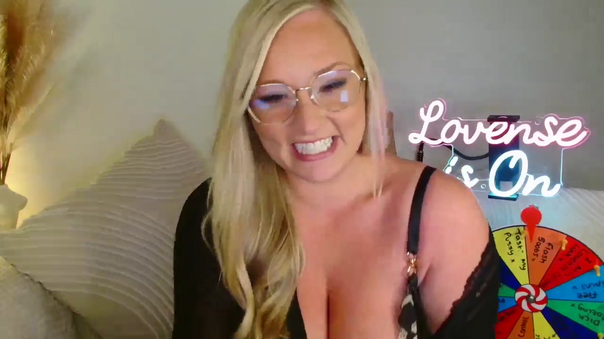 Gallery image thumbnail from AlexisBrookeX's myfreecams stream on, 06/06/2025, 21:37 image 8 of 20