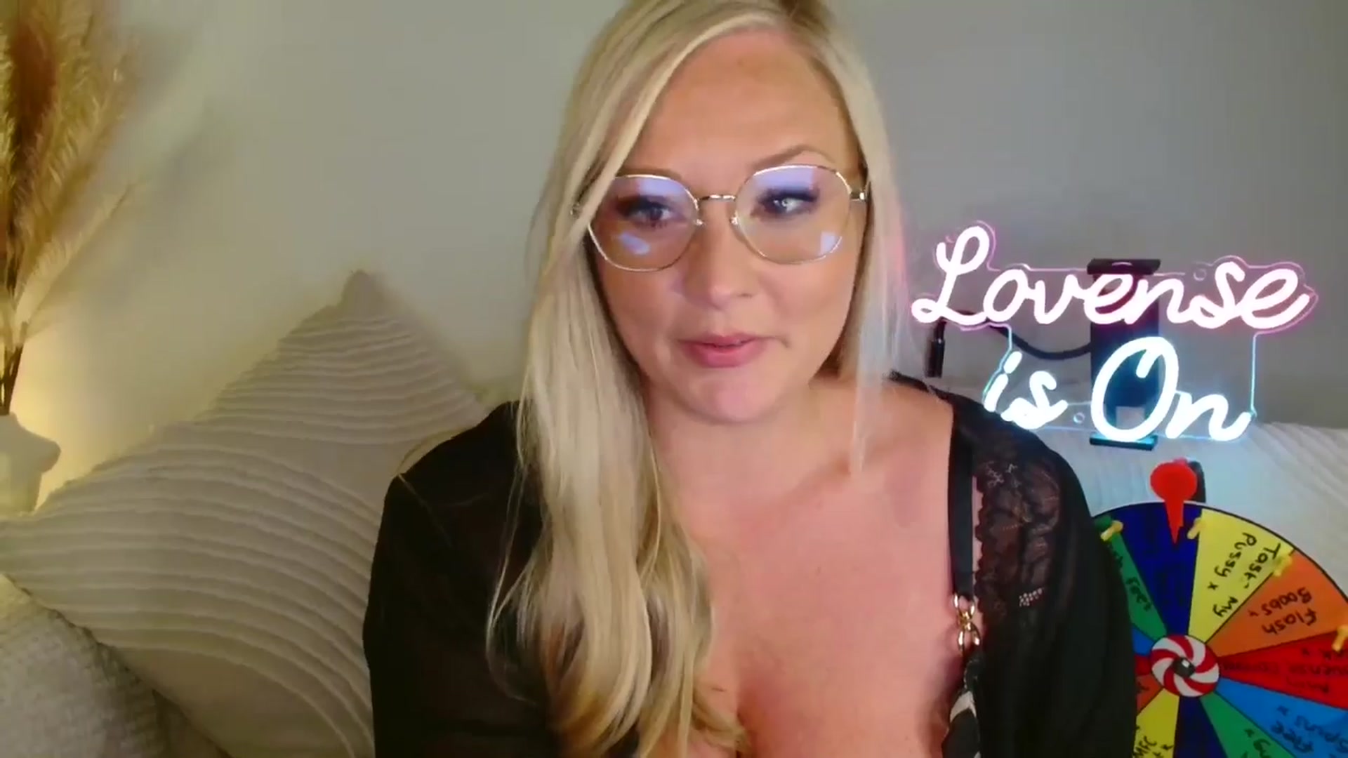 Gallery image thumbnail from AlexisBrookeX's myfreecams stream on, 06/06/2025, 21:37 image 10 of 20