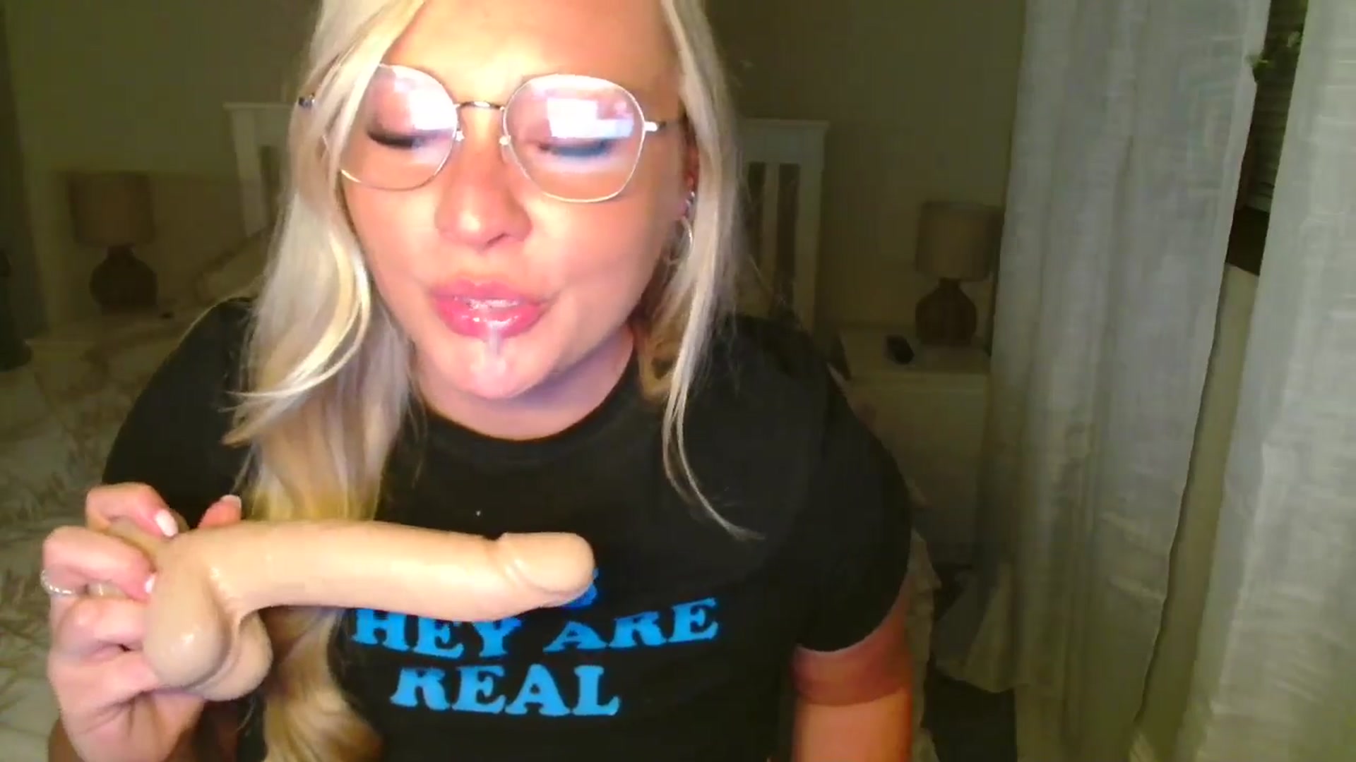 Gallery image thumbnail from AlexisBrookeX's myfreecams stream on, 06/14/2025, 24:57 image 16 of 20