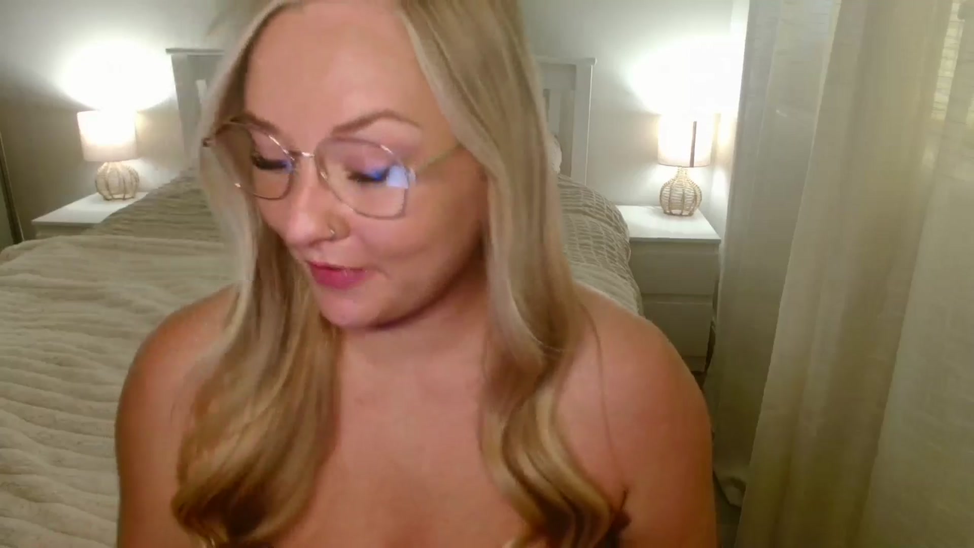 Gallery image thumbnail from AlexisBrookeX's myfreecams stream on, 10/13/2025, 14:51 image 13 of 20