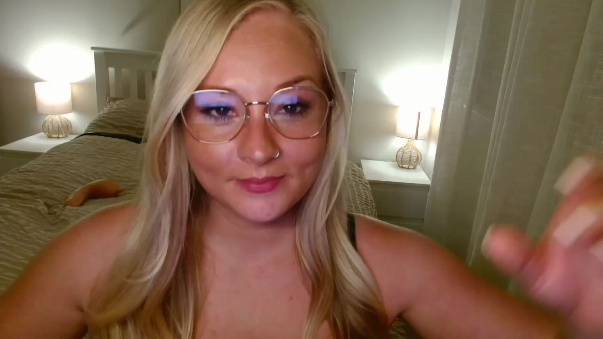 Gallery image thumbnail from AlexisBrookeX's myfreecams stream on, 10/16/2025, 20:41 image 10 of 20