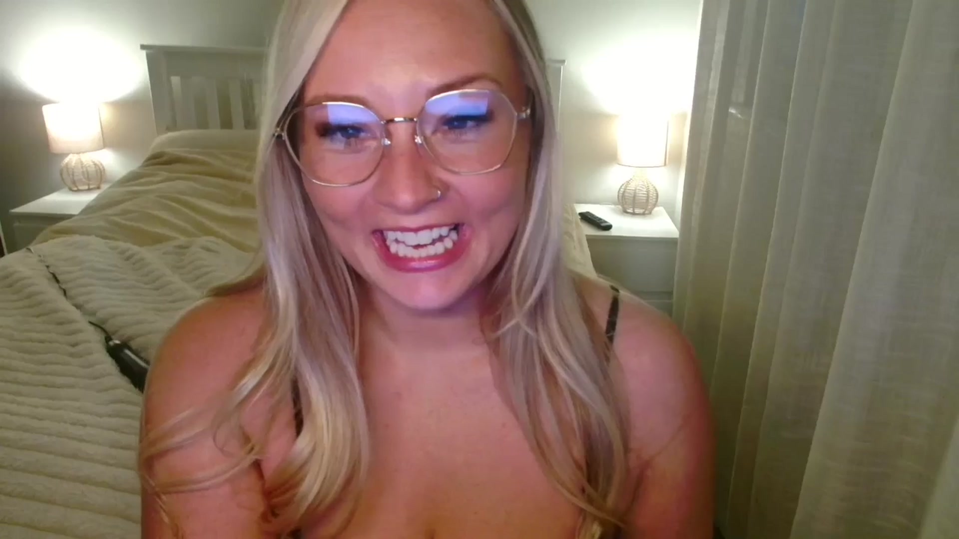 Gallery image thumbnail from AlexisBrookeX's myfreecams stream on, 11/07/2025, 16:22 image 4 of 20