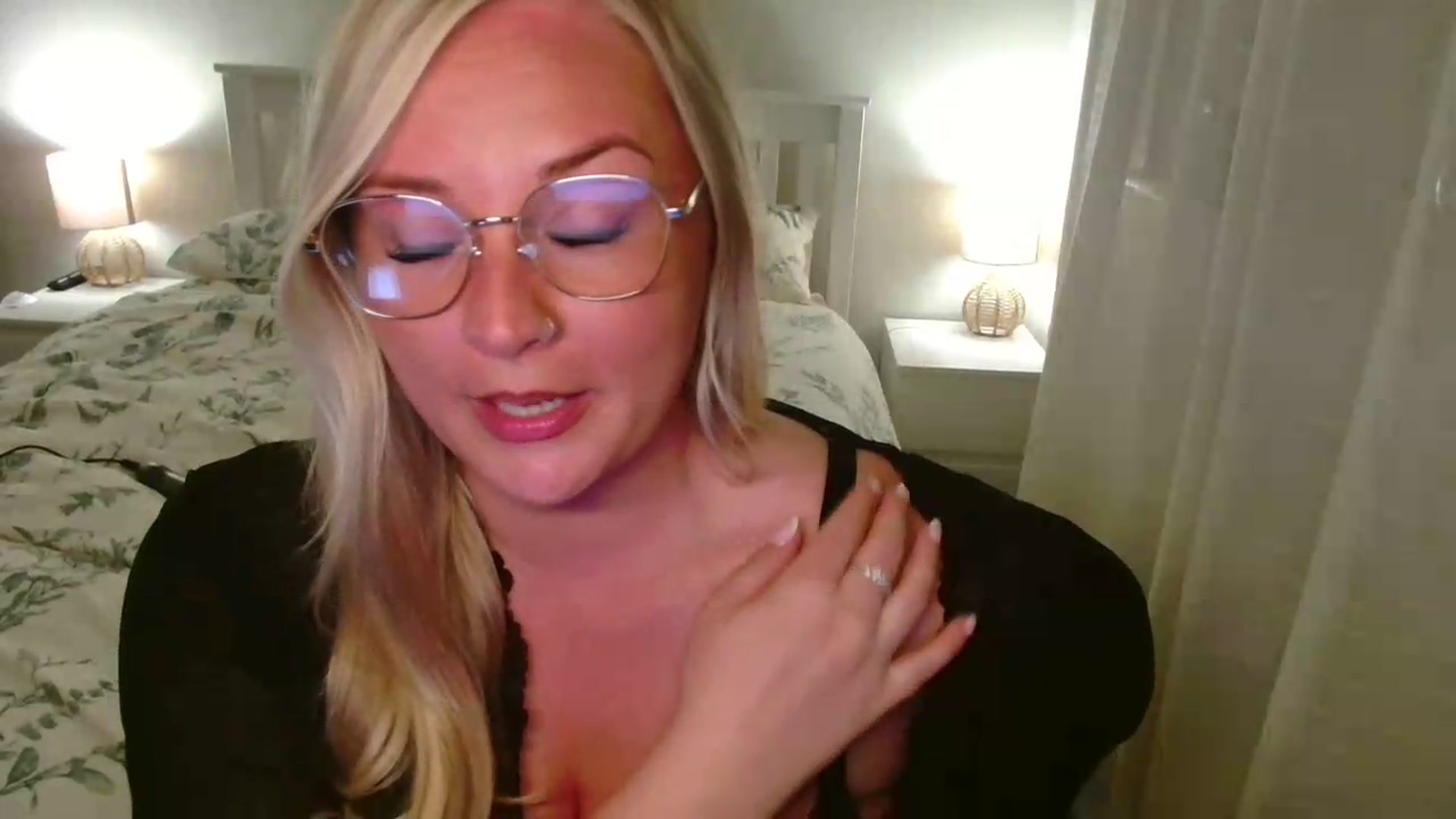 Gallery image thumbnail from AlexisBrookeX's myfreecams stream on, 05/01/2026, 21:51 image 4 of 20