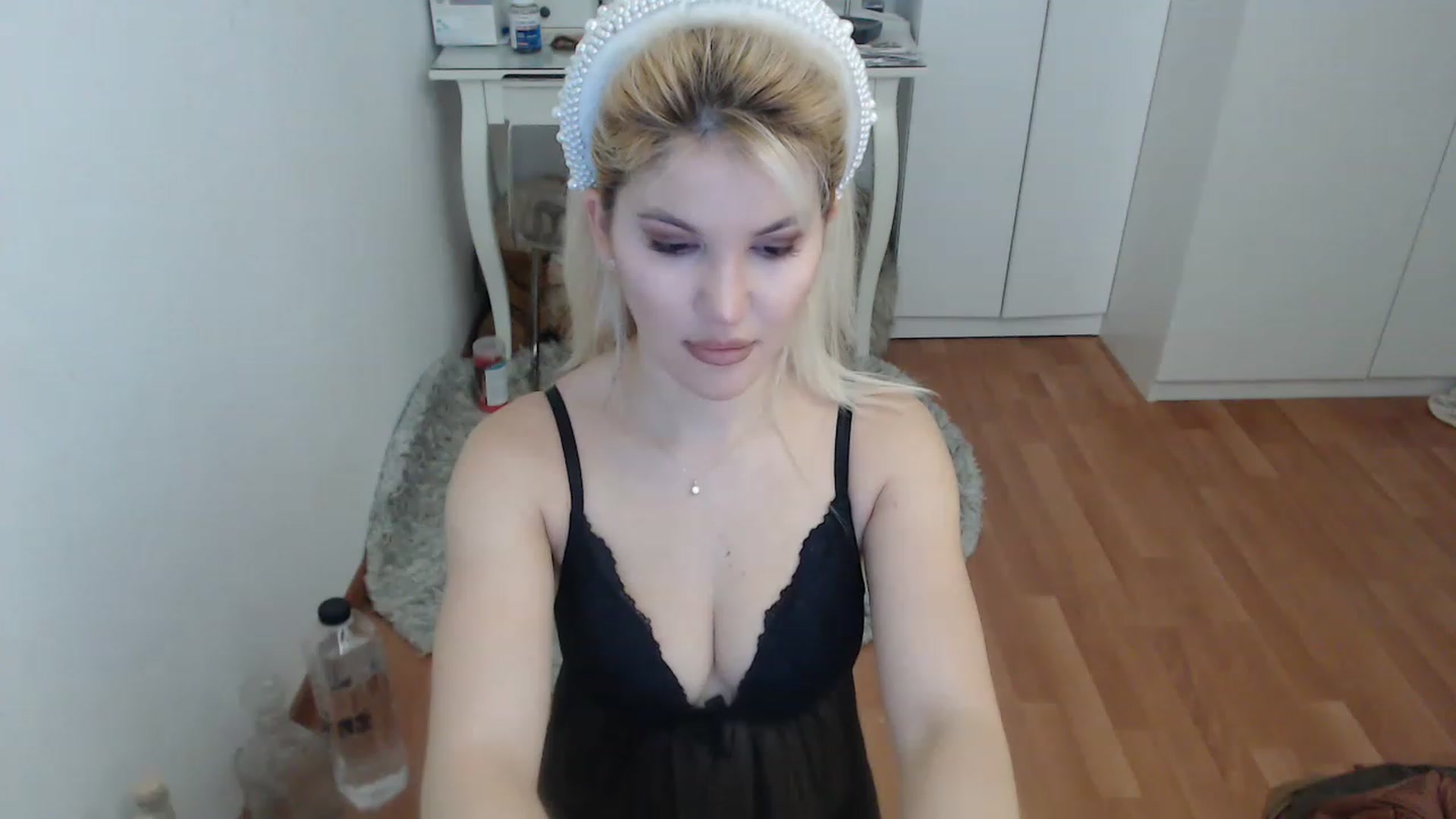 Gallery image thumbnail from AlexisJewel's myfreecams stream on, 12/06/2022, 10:13 image 4 of 20