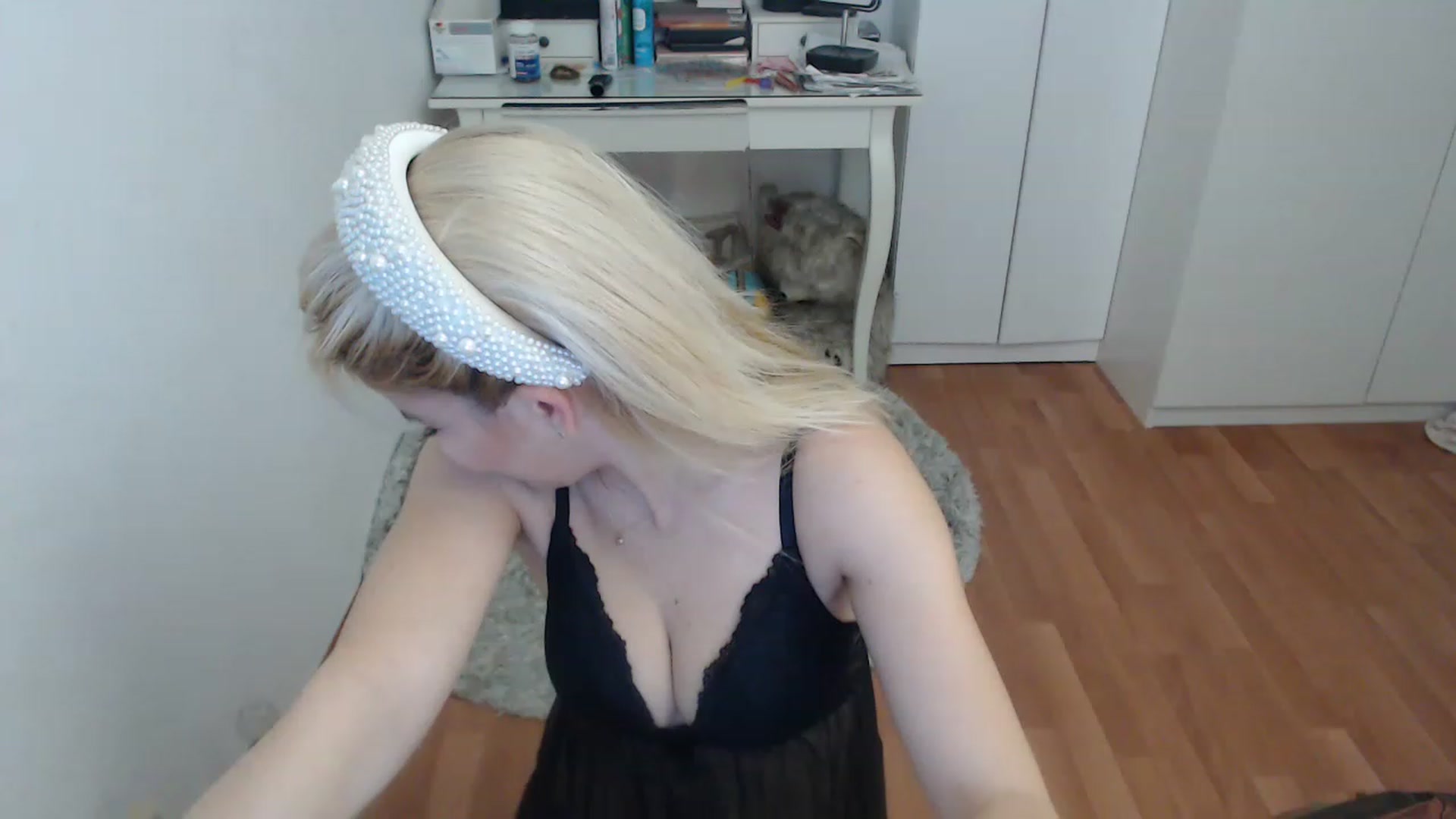 Gallery image thumbnail from AlexisJewel's myfreecams stream on, 12/06/2022, 10:13 image 6 of 20