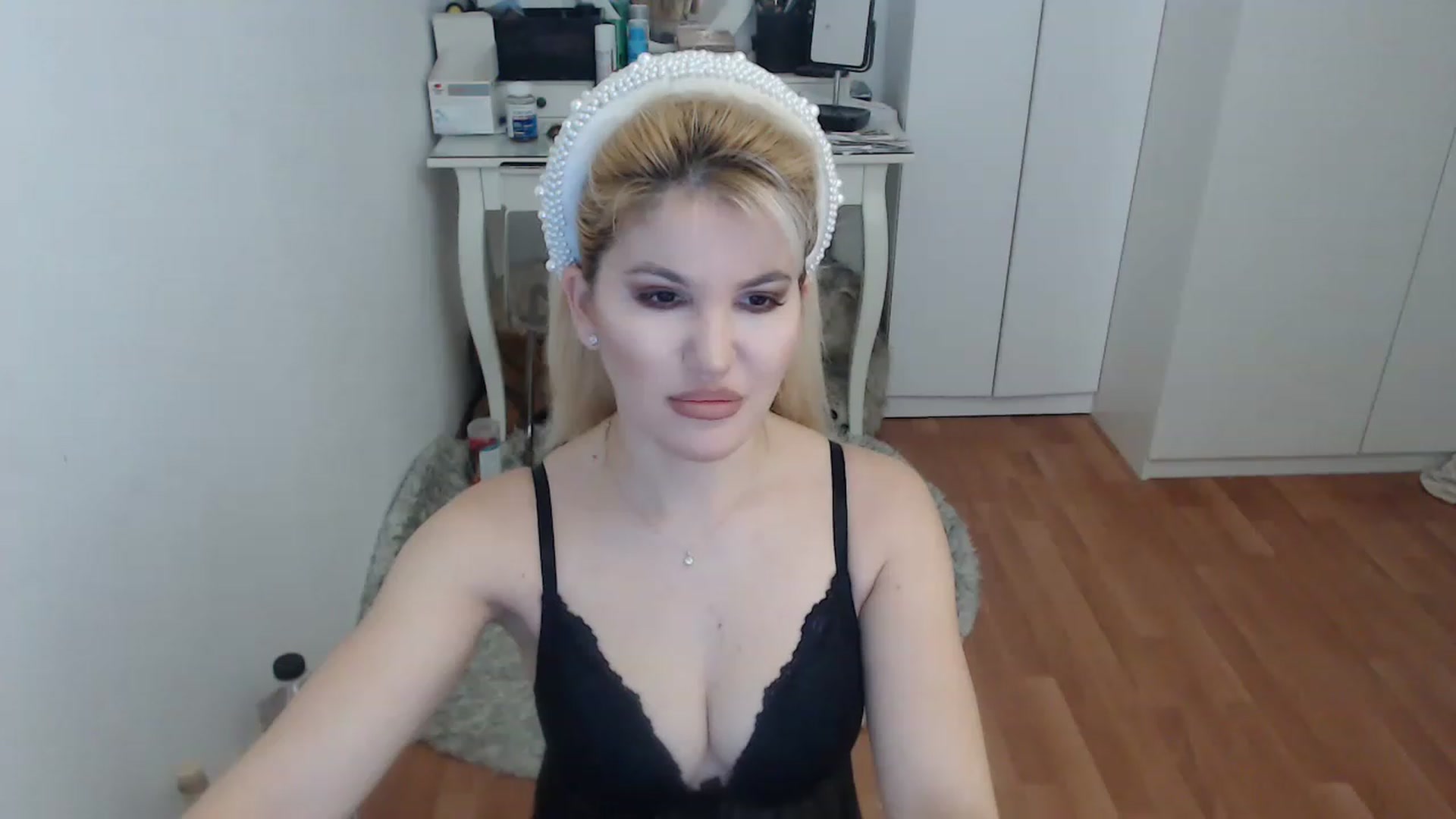 Gallery image thumbnail from AlexisJewel's myfreecams stream on, 12/06/2022, 10:13 image 1 of 20