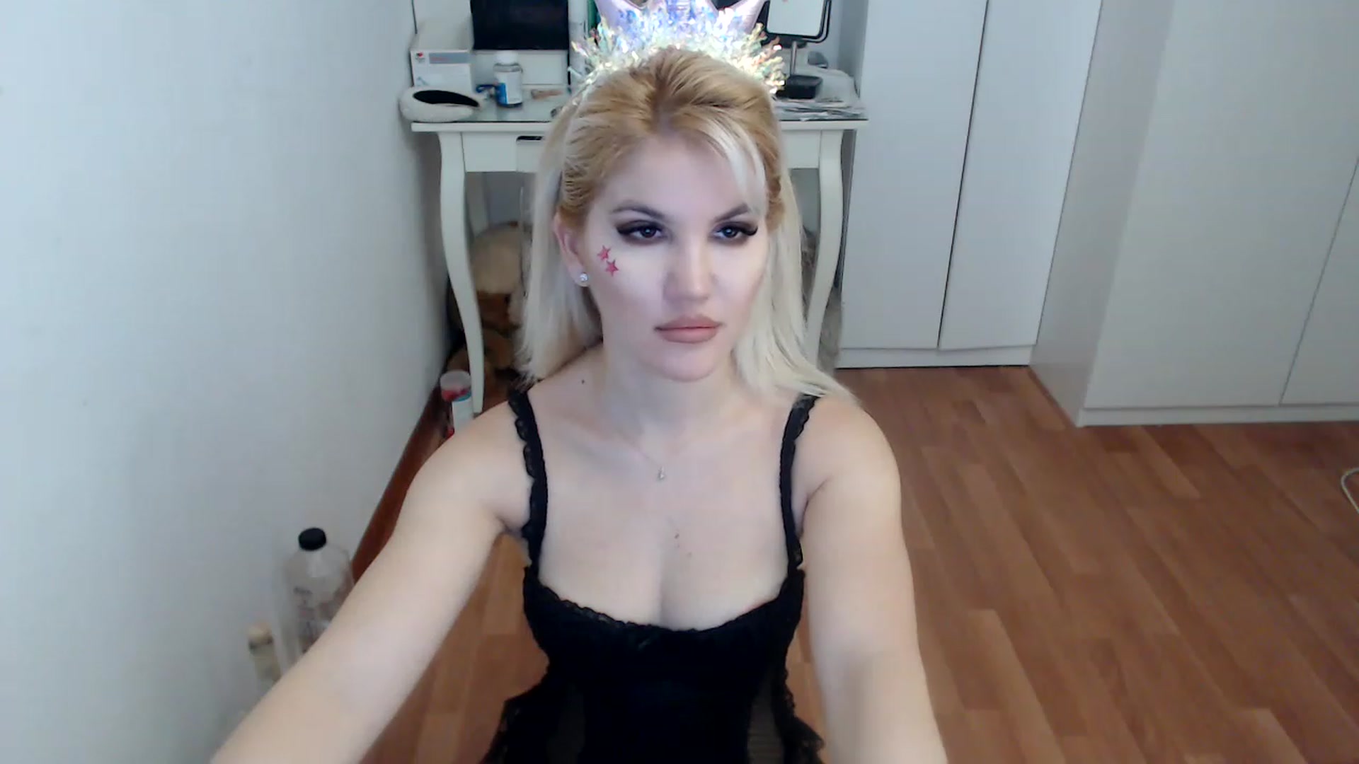 Gallery image thumbnail from AlexisJewel's myfreecams stream on, 12/10/2022, 07:51 image 14 of 20