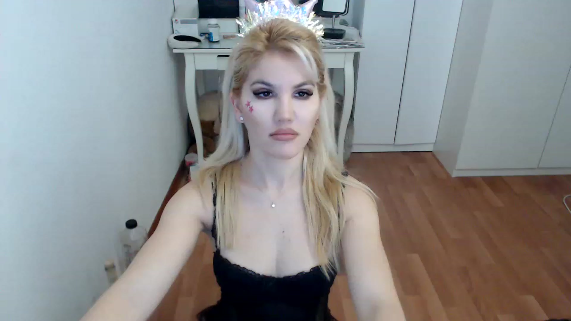 Gallery image thumbnail from AlexisJewel's myfreecams stream on, 12/10/2022, 07:51 image 6 of 20