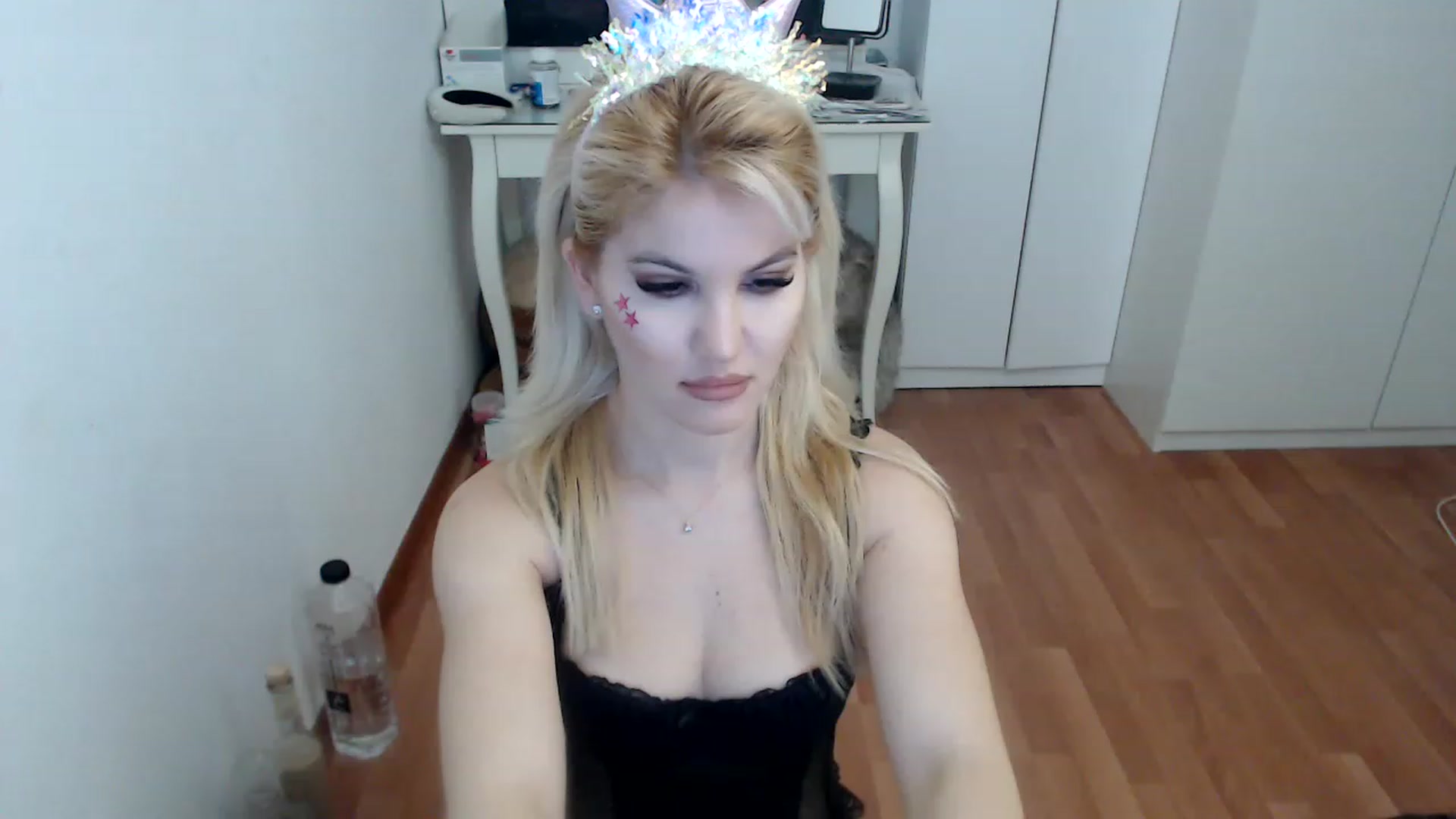 Gallery image thumbnail from AlexisJewel's myfreecams stream on, 12/10/2022, 07:51 image 5 of 20