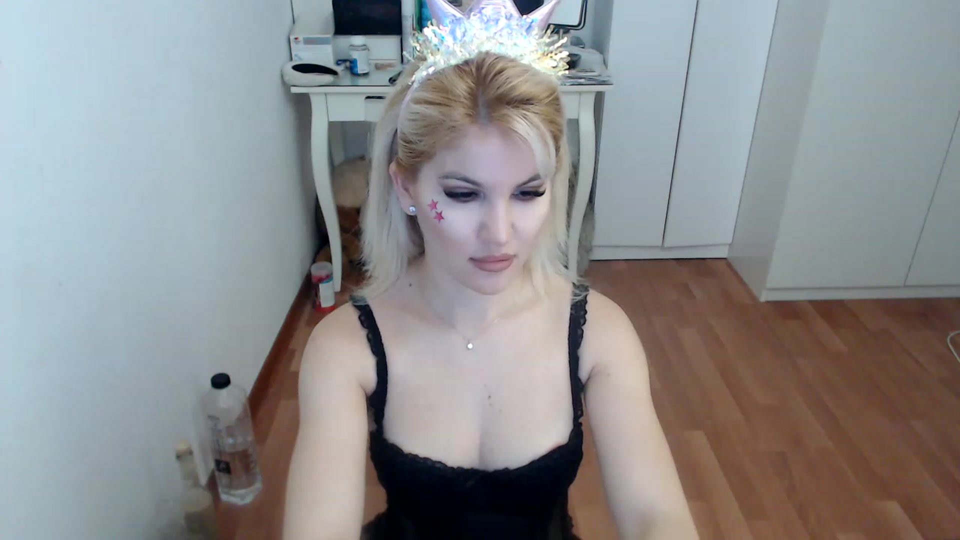 Gallery image thumbnail from AlexisJewel's myfreecams stream on, 12/10/2022, 07:51 image 18 of 20
