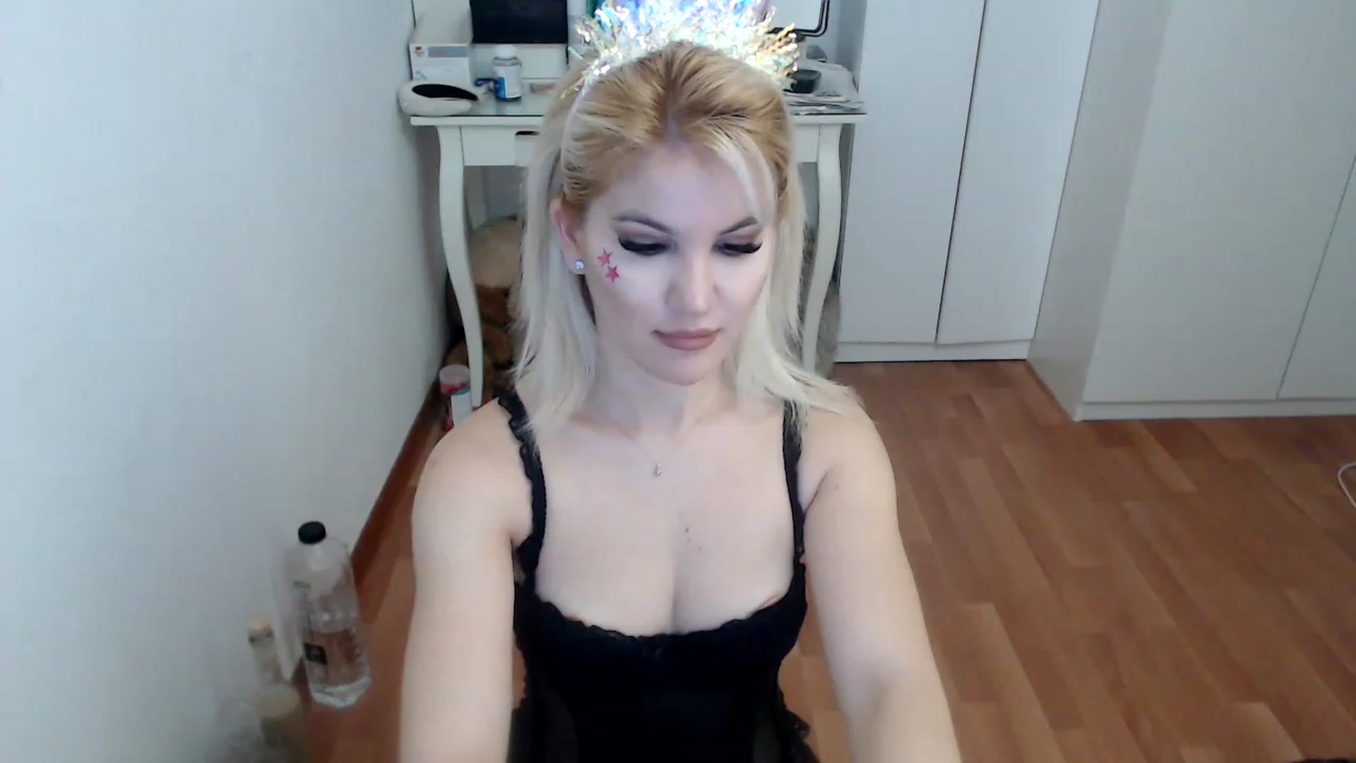 Gallery image thumbnail from AlexisJewel's myfreecams stream on, 12/10/2022, 07:51 image 1 of 20