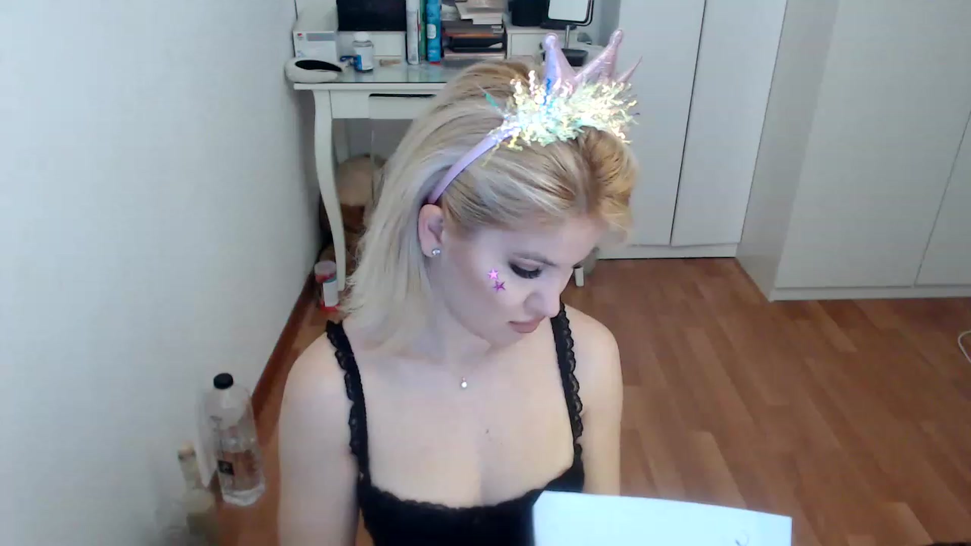 Gallery image thumbnail from AlexisJewel's myfreecams stream on, 12/10/2022, 07:51 image 10 of 20