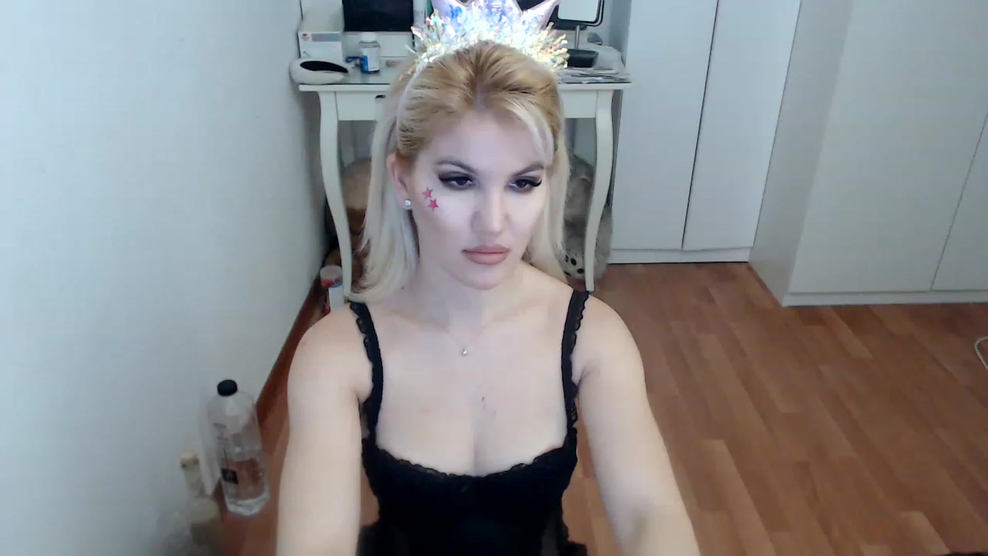 Gallery image thumbnail from AlexisJewel's myfreecams stream on, 12/10/2022, 07:51 image 8 of 20