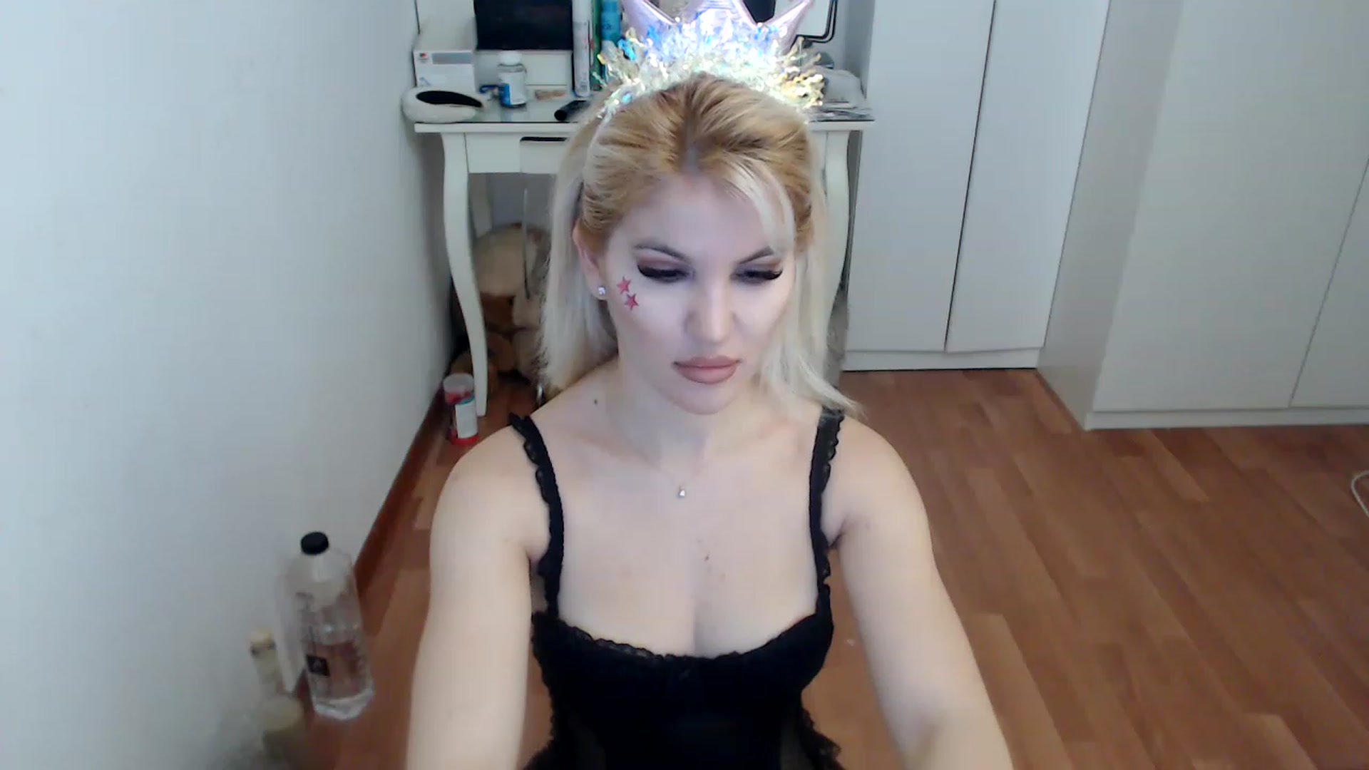 Gallery image thumbnail from AlexisJewel's myfreecams stream on, 12/10/2022, 07:51 image 16 of 20