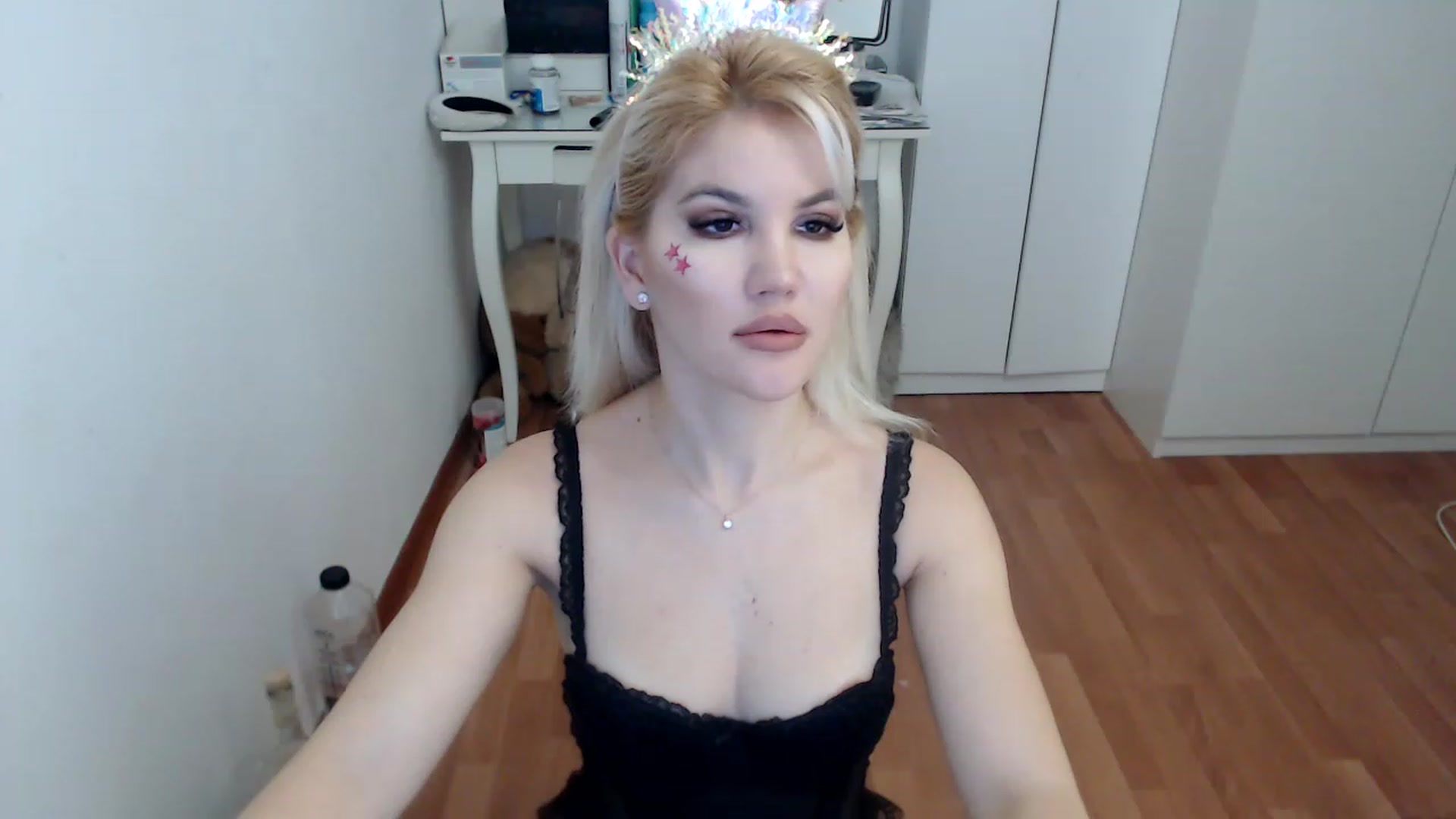 Gallery image thumbnail from AlexisJewel's myfreecams stream on, 12/10/2022, 07:51 image 15 of 20