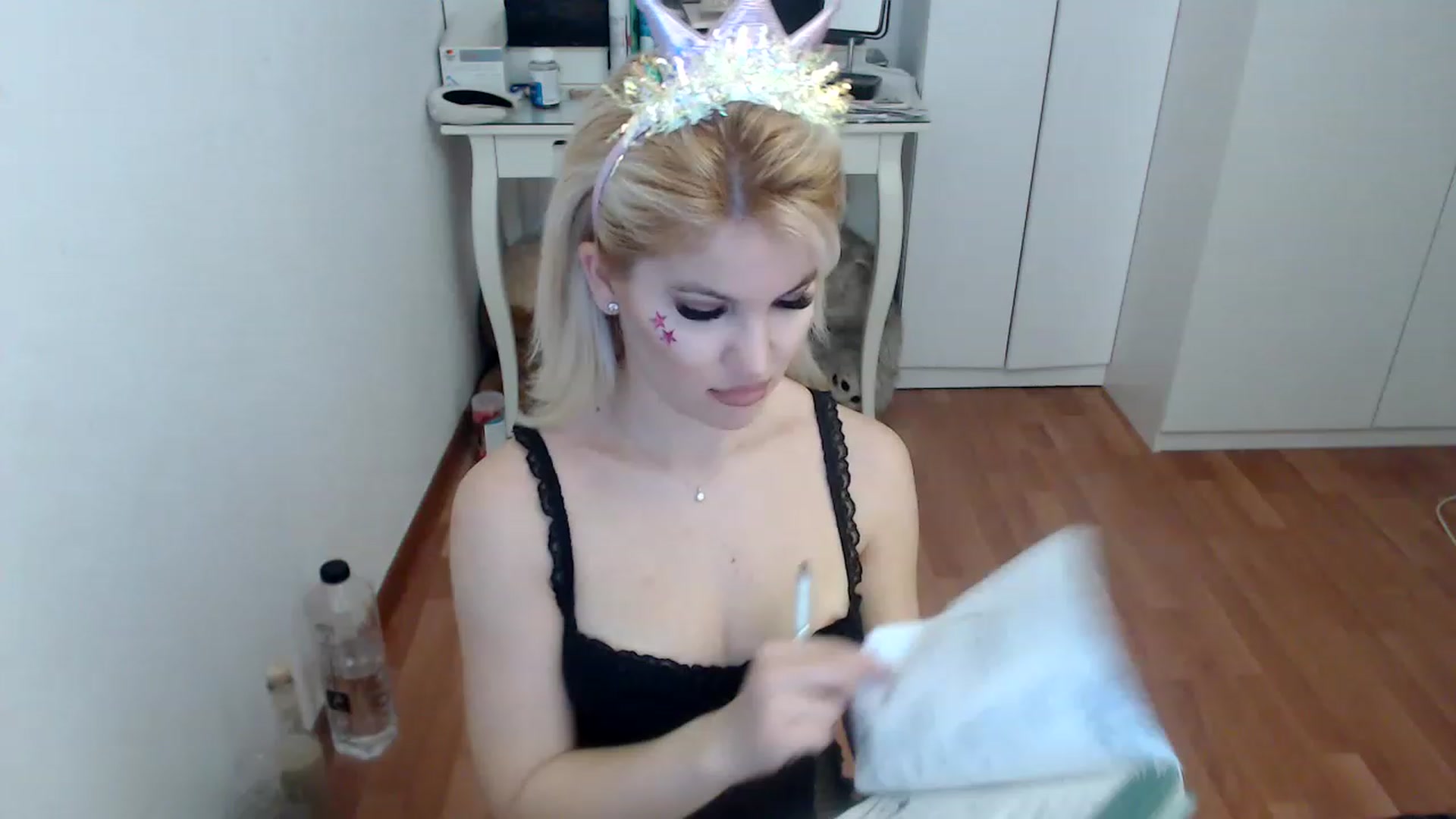 Gallery image thumbnail from AlexisJewel's myfreecams stream on, 12/10/2022, 07:51 image 9 of 20