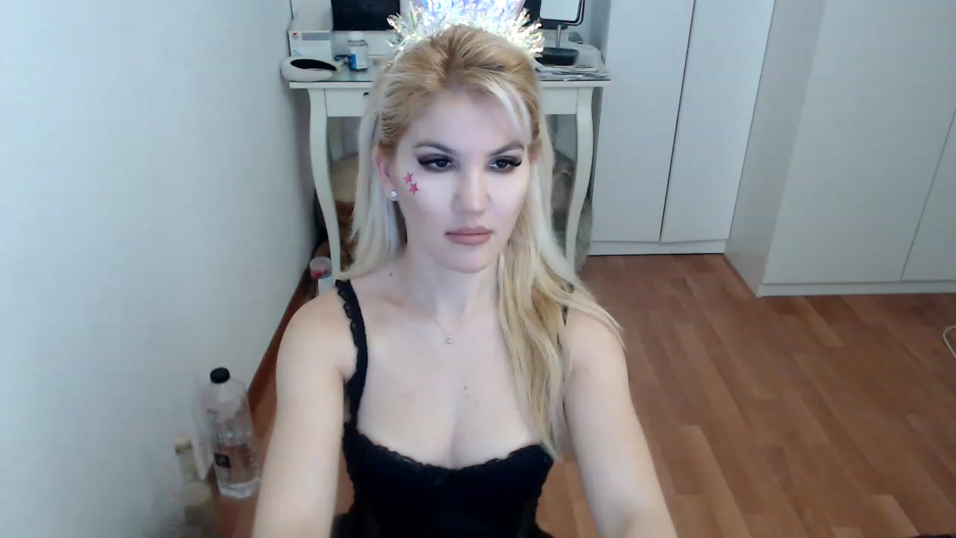 Gallery image thumbnail from AlexisJewel's myfreecams stream on, 12/10/2022, 07:51 image 7 of 20