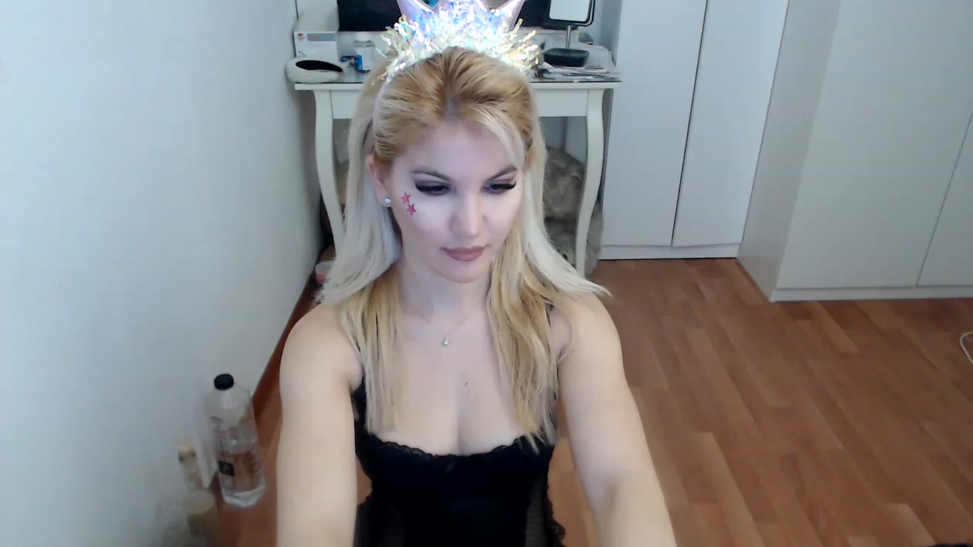 Gallery image thumbnail from AlexisJewel's myfreecams stream on, 12/10/2022, 07:51 image 3 of 20