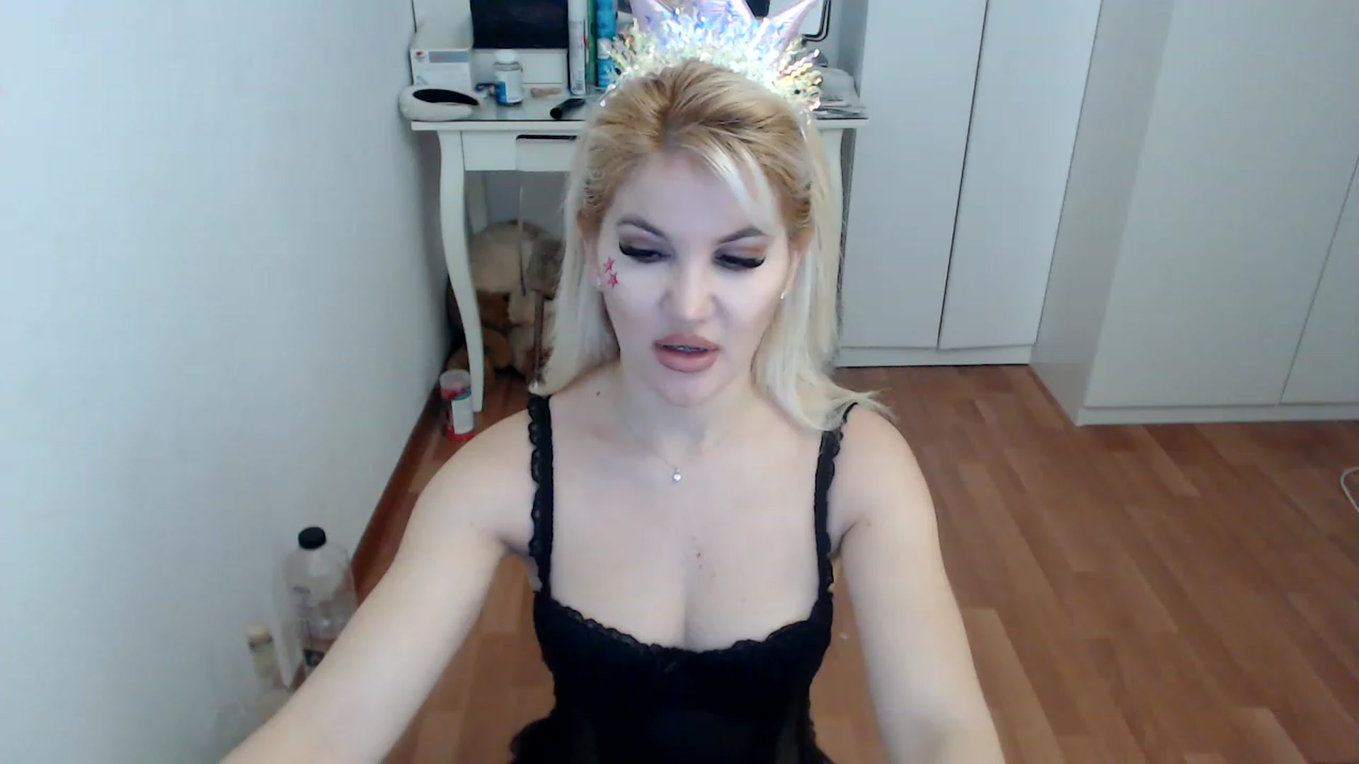 Gallery image thumbnail from AlexisJewel's myfreecams stream on, 12/10/2022, 10:45 image 1 of 20