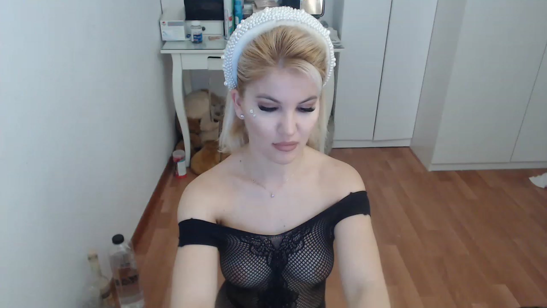 Gallery image thumbnail from AlexisJewel's myfreecams stream on, 12/11/2022, 08:39 image 2 of 20