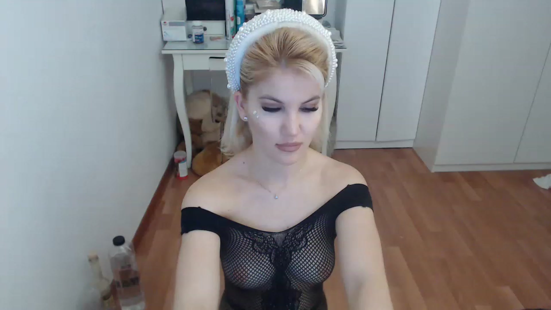 Gallery image thumbnail from AlexisJewel's myfreecams stream on, 12/11/2022, 08:39 image 3 of 20