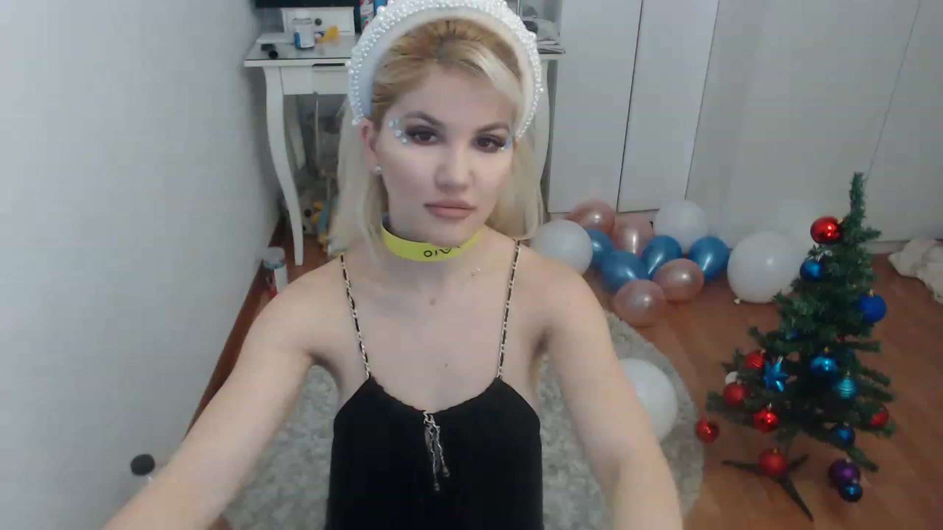 Gallery image thumbnail from AlexisJewel's myfreecams stream on, 12/21/2022, 07:45 image 8 of 20