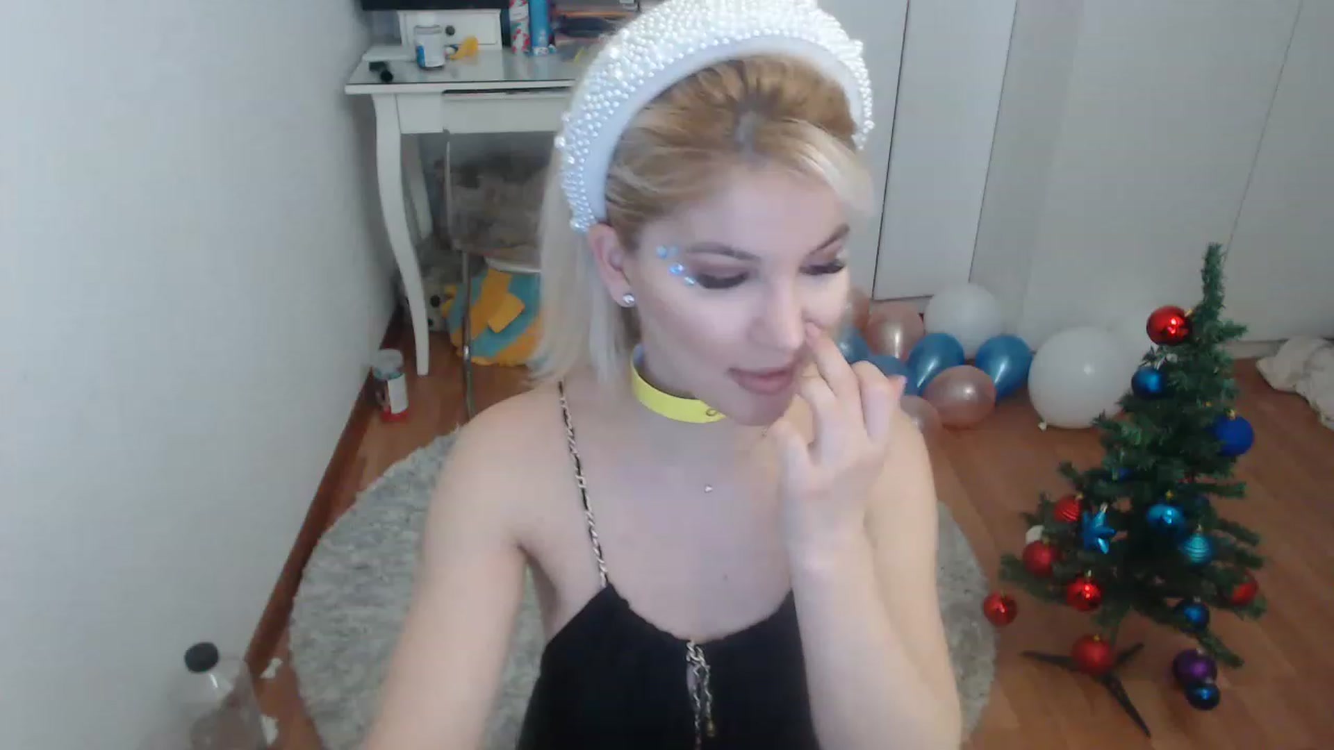 Gallery image thumbnail from AlexisJewel's myfreecams stream on, 12/21/2022, 07:45 image 19 of 20