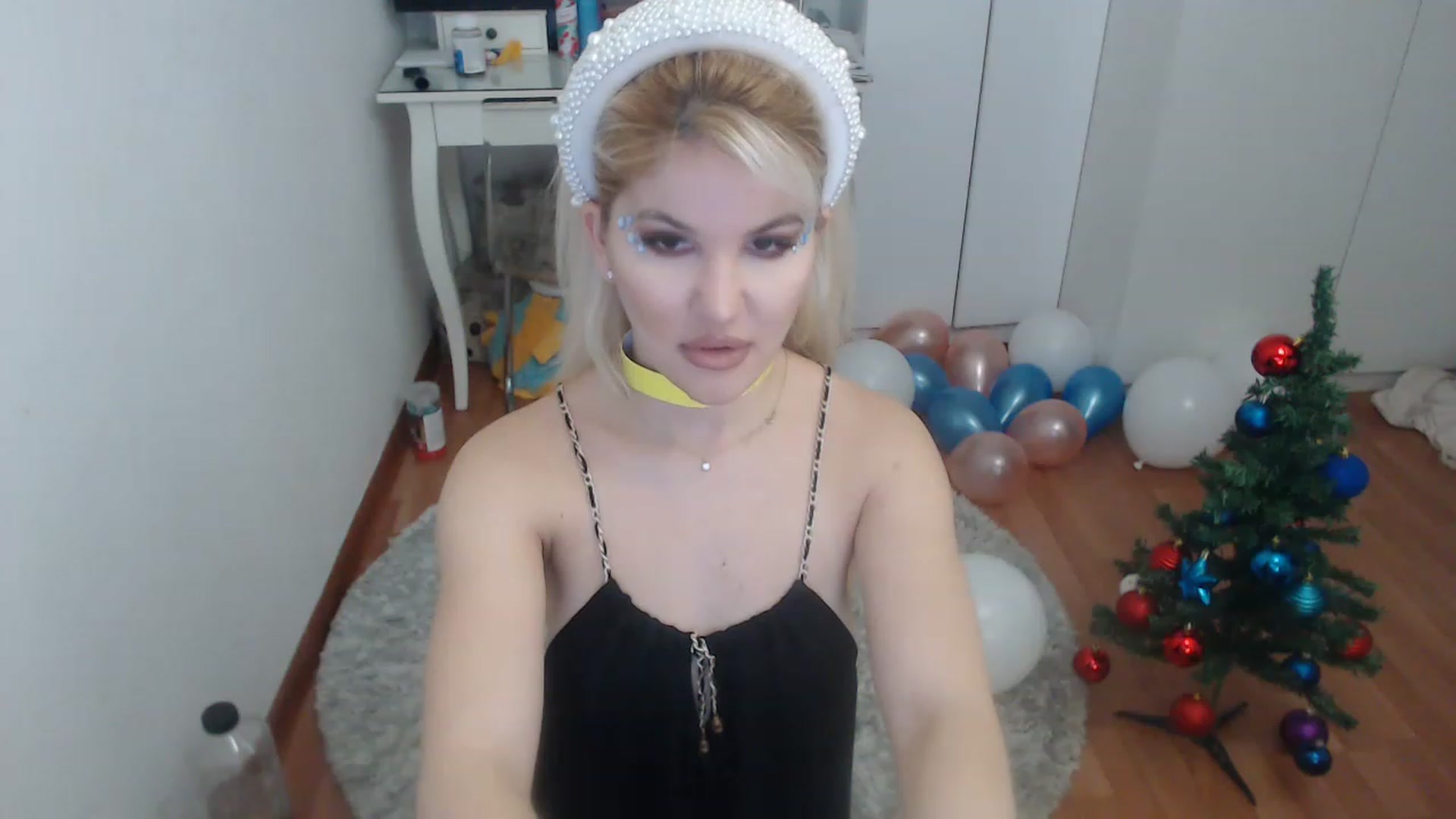 Gallery image thumbnail from AlexisJewel's myfreecams stream on, 12/21/2022, 07:45 image 11 of 20
