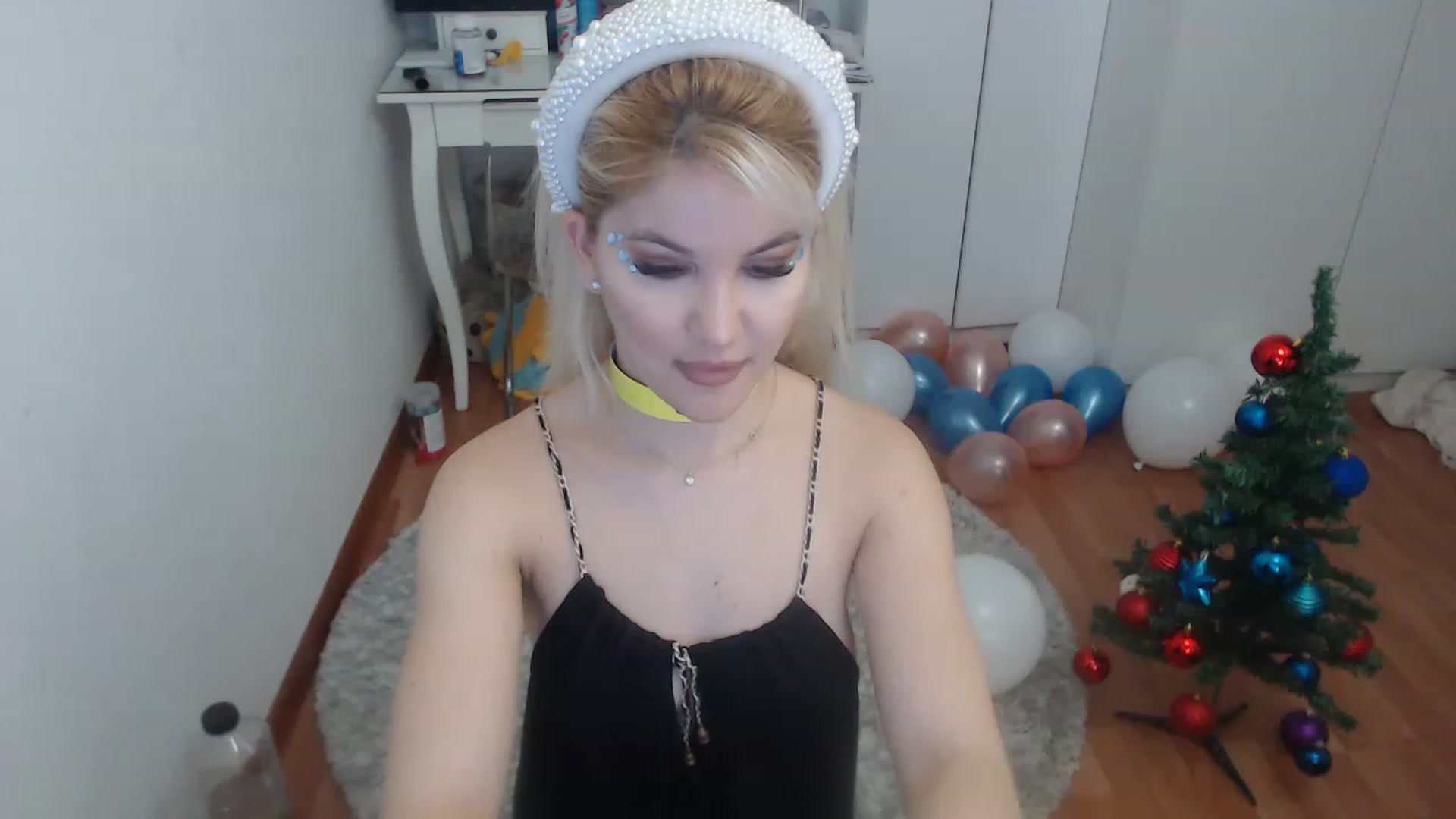 Gallery image thumbnail from AlexisJewel's myfreecams stream on, 12/21/2022, 07:45 image 3 of 20