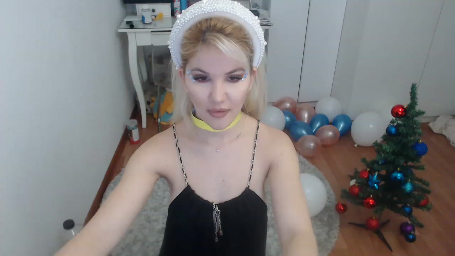 Gallery image thumbnail from AlexisJewel's myfreecams stream on, 12/21/2022, 07:45 image 12 of 20