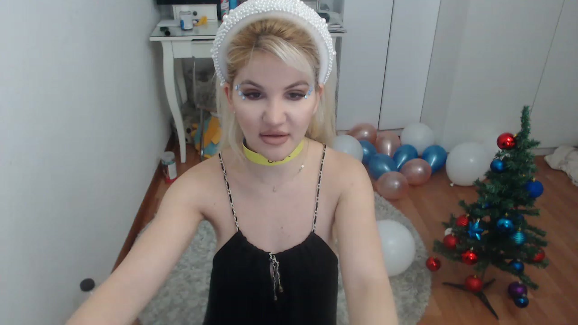 Gallery image thumbnail from AlexisJewel's myfreecams stream on, 12/21/2022, 07:45 image 9 of 20
