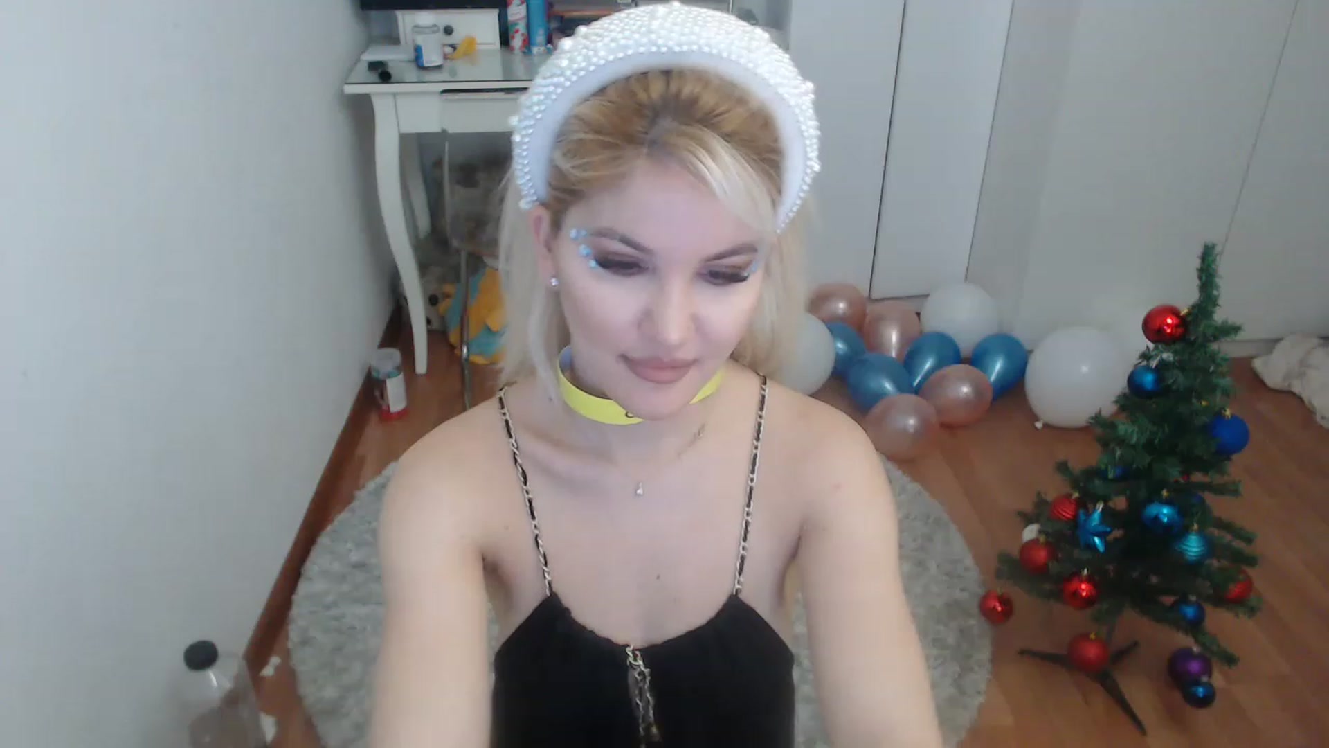 Gallery image thumbnail from AlexisJewel's myfreecams stream on, 12/21/2022, 07:45 image 20 of 20