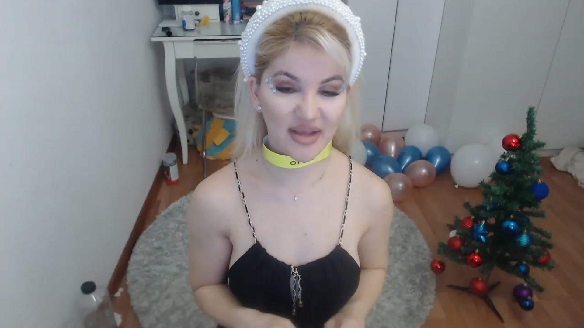 Gallery image thumbnail from AlexisJewel's myfreecams stream on, 12/21/2022, 07:45 image 18 of 20