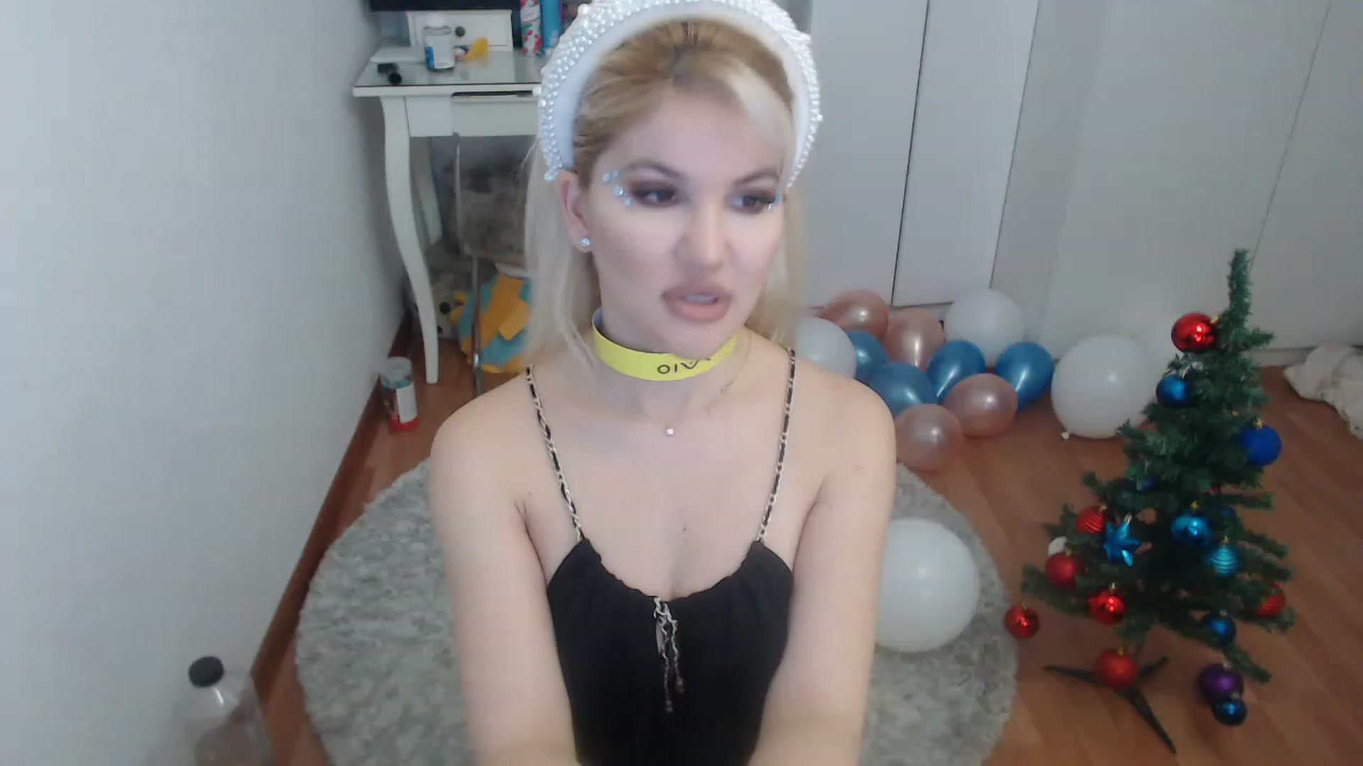 Gallery image thumbnail from AlexisJewel's myfreecams stream on, 12/21/2022, 07:45 image 6 of 20